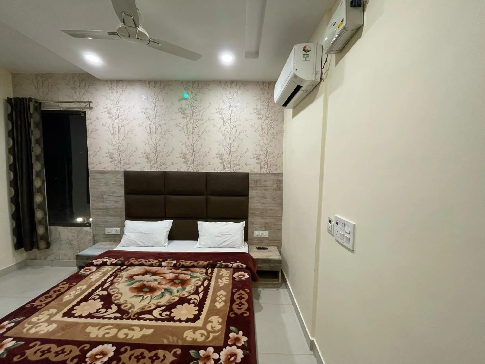 Bedroom, Bed in Shree Krishna Hotels