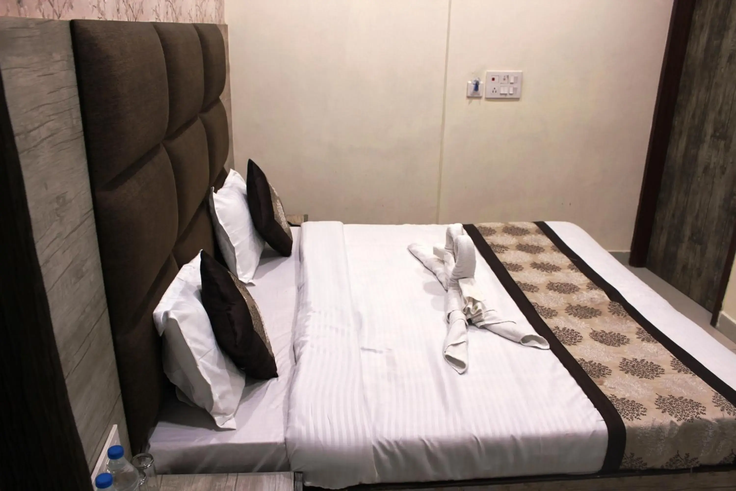 Photo of the whole room, Bed in Shree Krishna Hotels Photo of the whole room, Bed in Shree Krishna Hotels