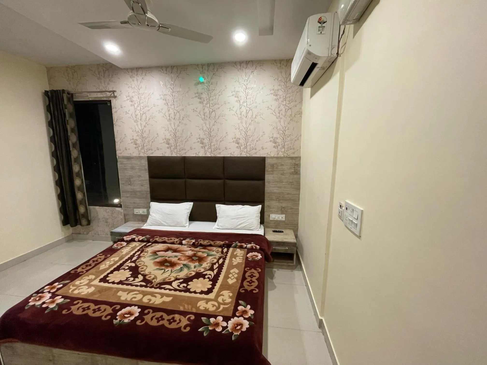 Bedroom in Shree Krishna Hotels
