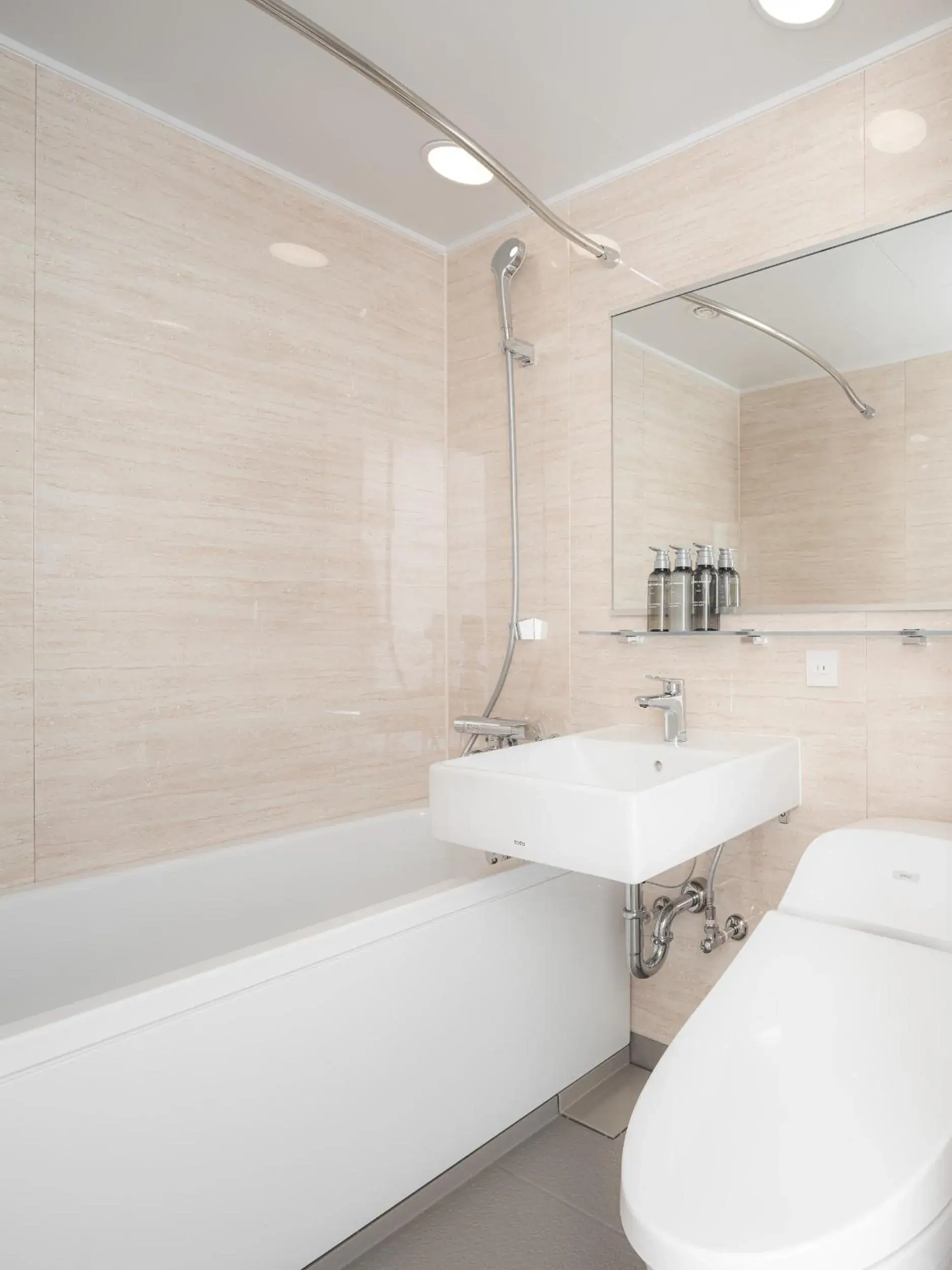 Deluxe Twin Room in Nest Hotel Naha Nishi Deluxe Twin Room in Nest Hotel Naha Nishi