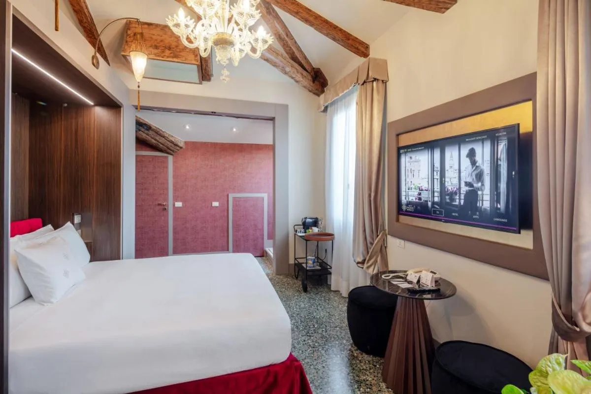 Bed in Palazzo Barocci