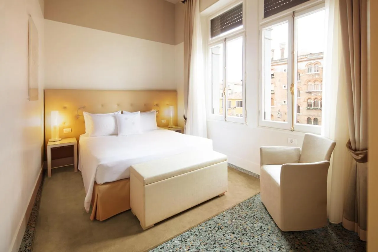 Bedroom, Bed in Palazzo Barocci