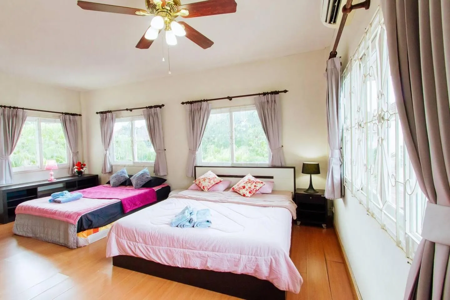 Photo of the whole room, Bed in Captivating 3-Bed Villa in Muang Pattaya