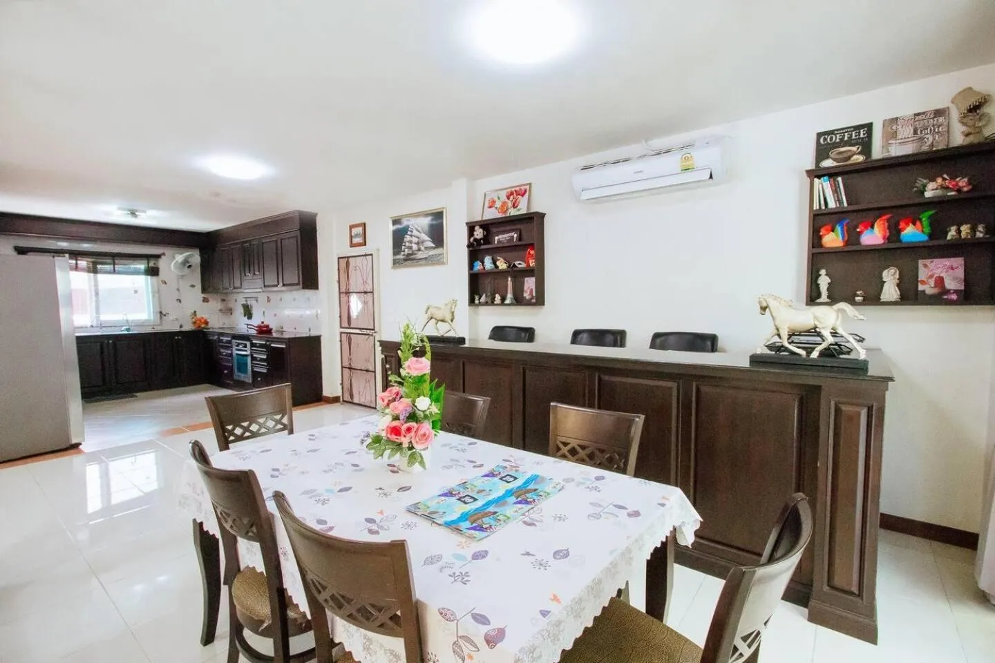 Photo of the whole room in Captivating 3-Bed Villa in Muang Pattaya