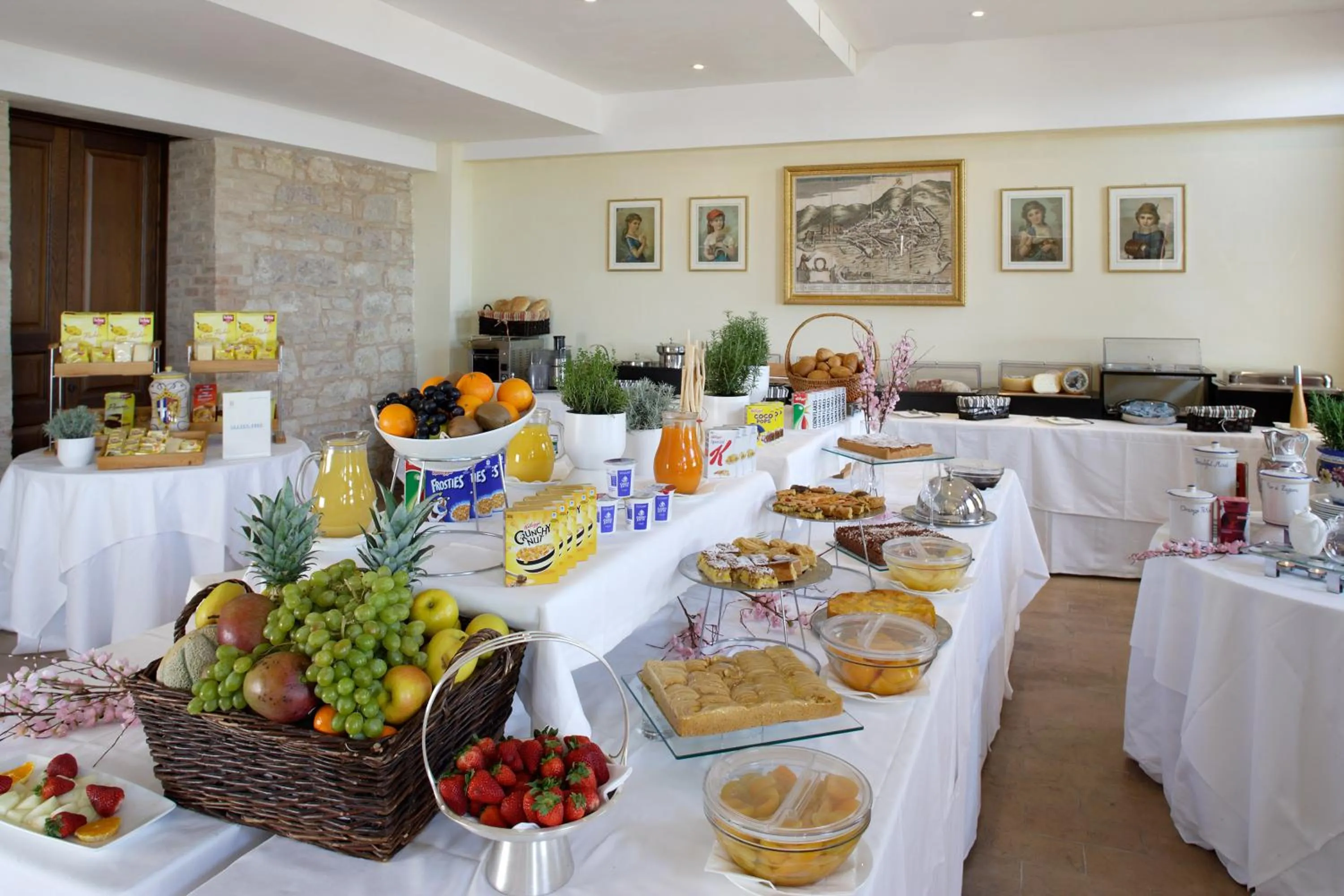 Buffet breakfast in Giotto B&B