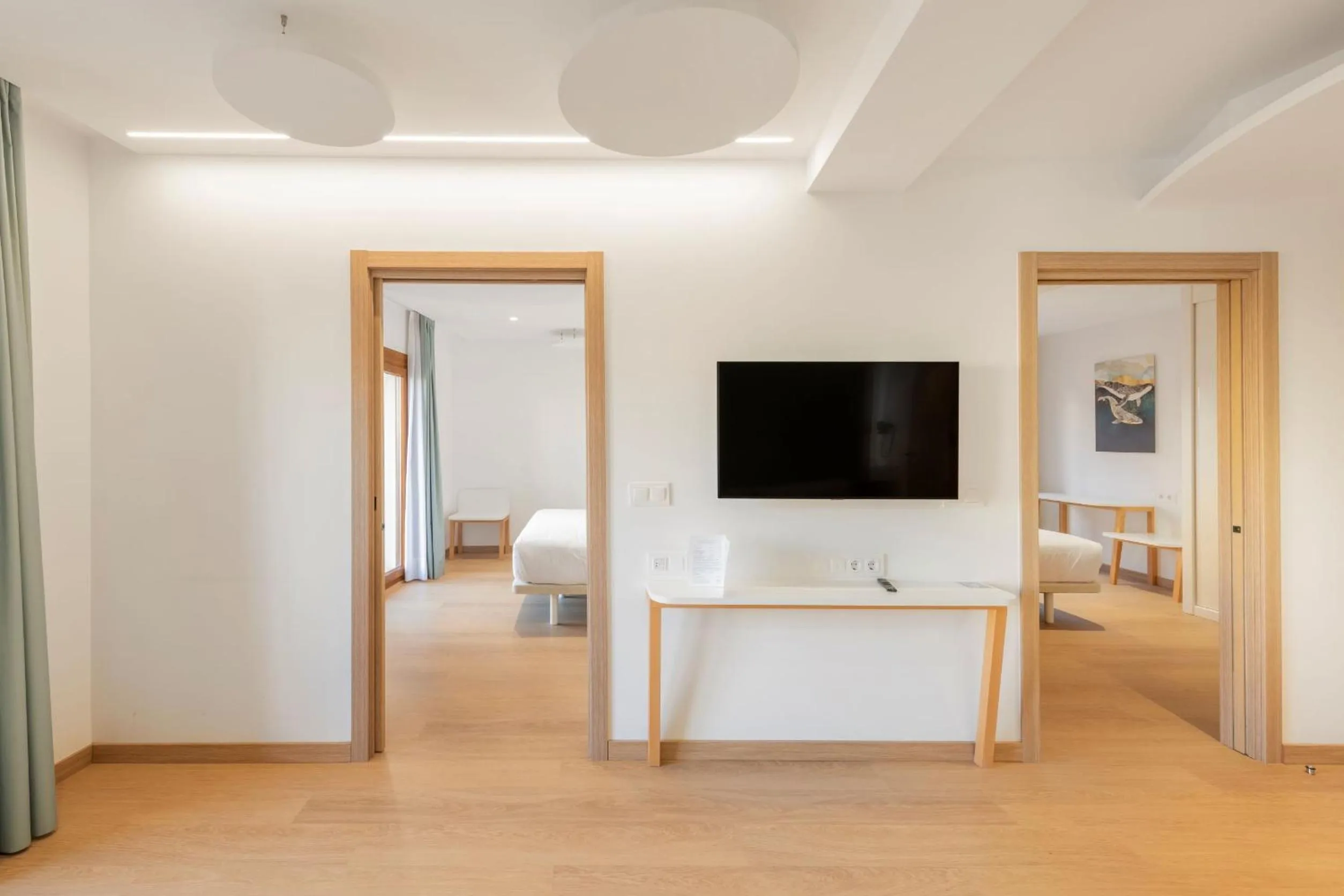 TV and multimedia in Odyssey Rooms Alicante