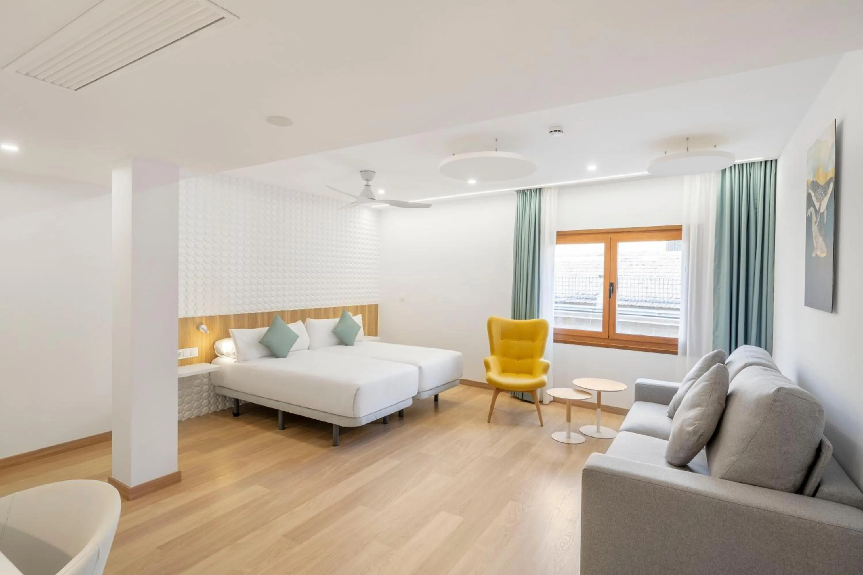 Bedroom, Bed in Odyssey Rooms Alicante