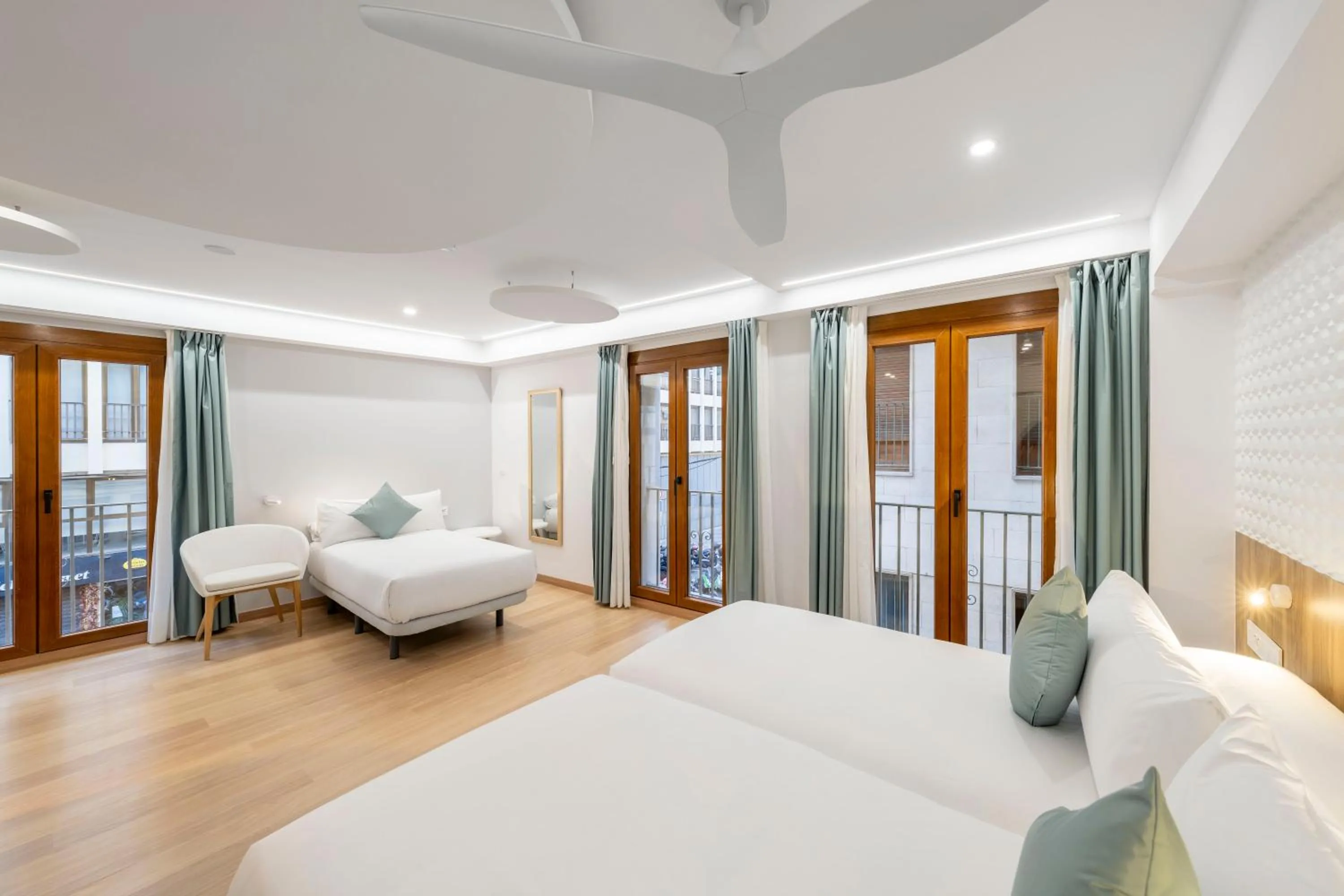 Bedroom, Bed in Odyssey Rooms Alicante