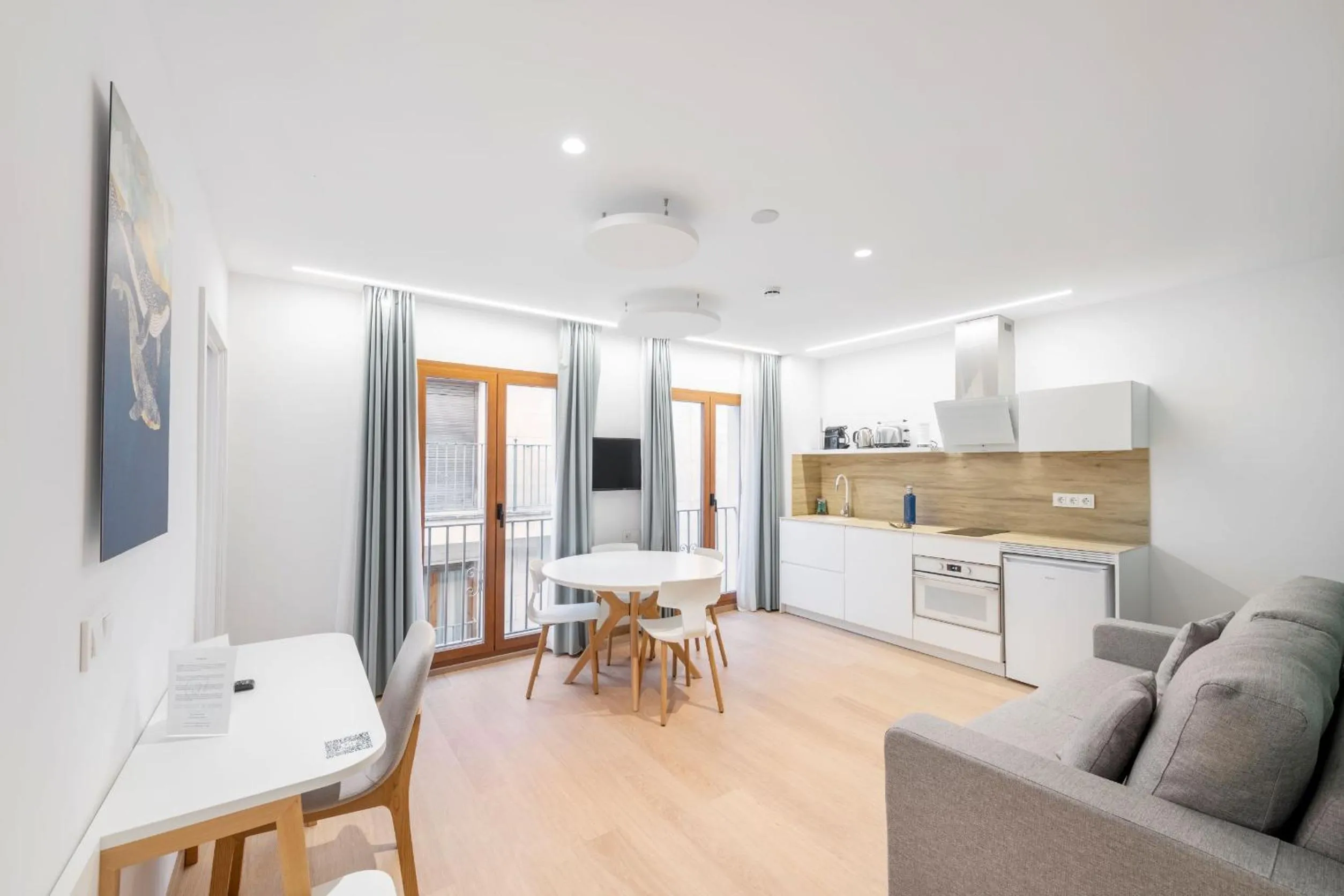 TV and multimedia in Odyssey Rooms Alicante