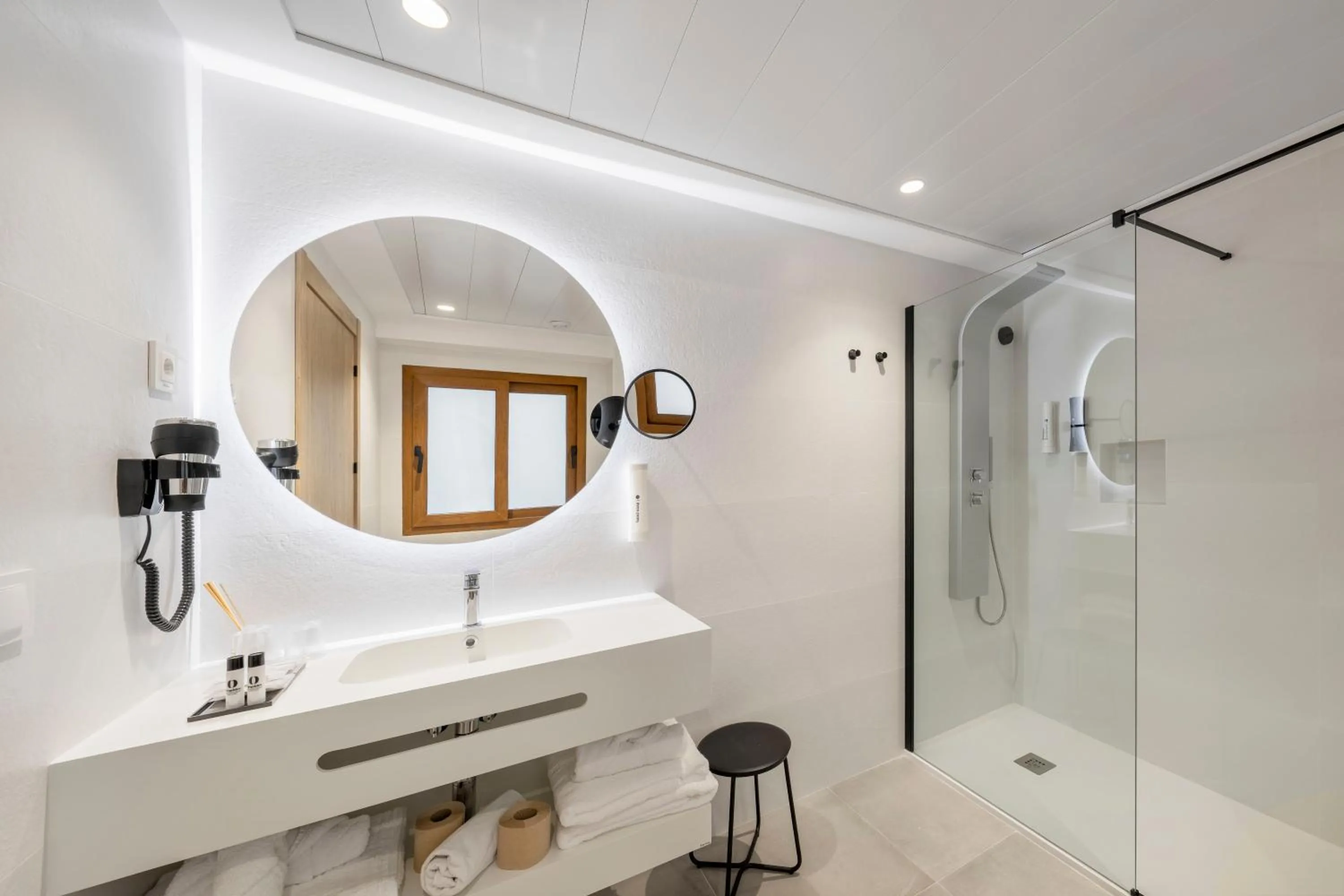 Bathroom in Odyssey Rooms Alicante