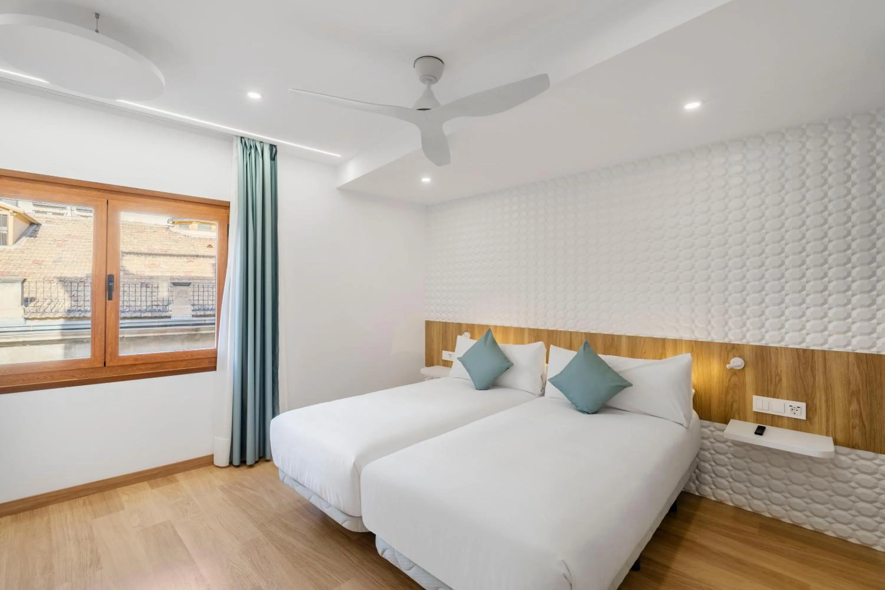 Bedroom, Bed in Odyssey Rooms Alicante