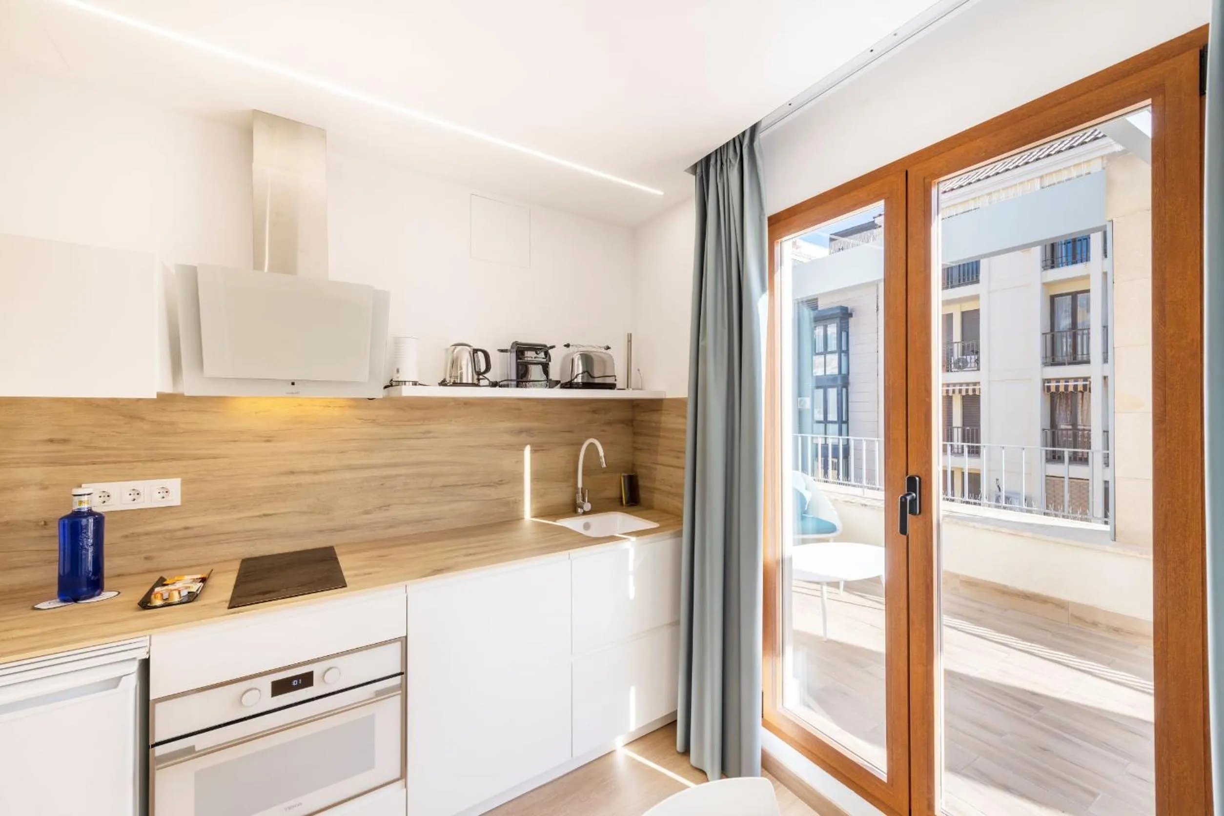 Coffee/tea facilities in Odyssey Rooms Alicante