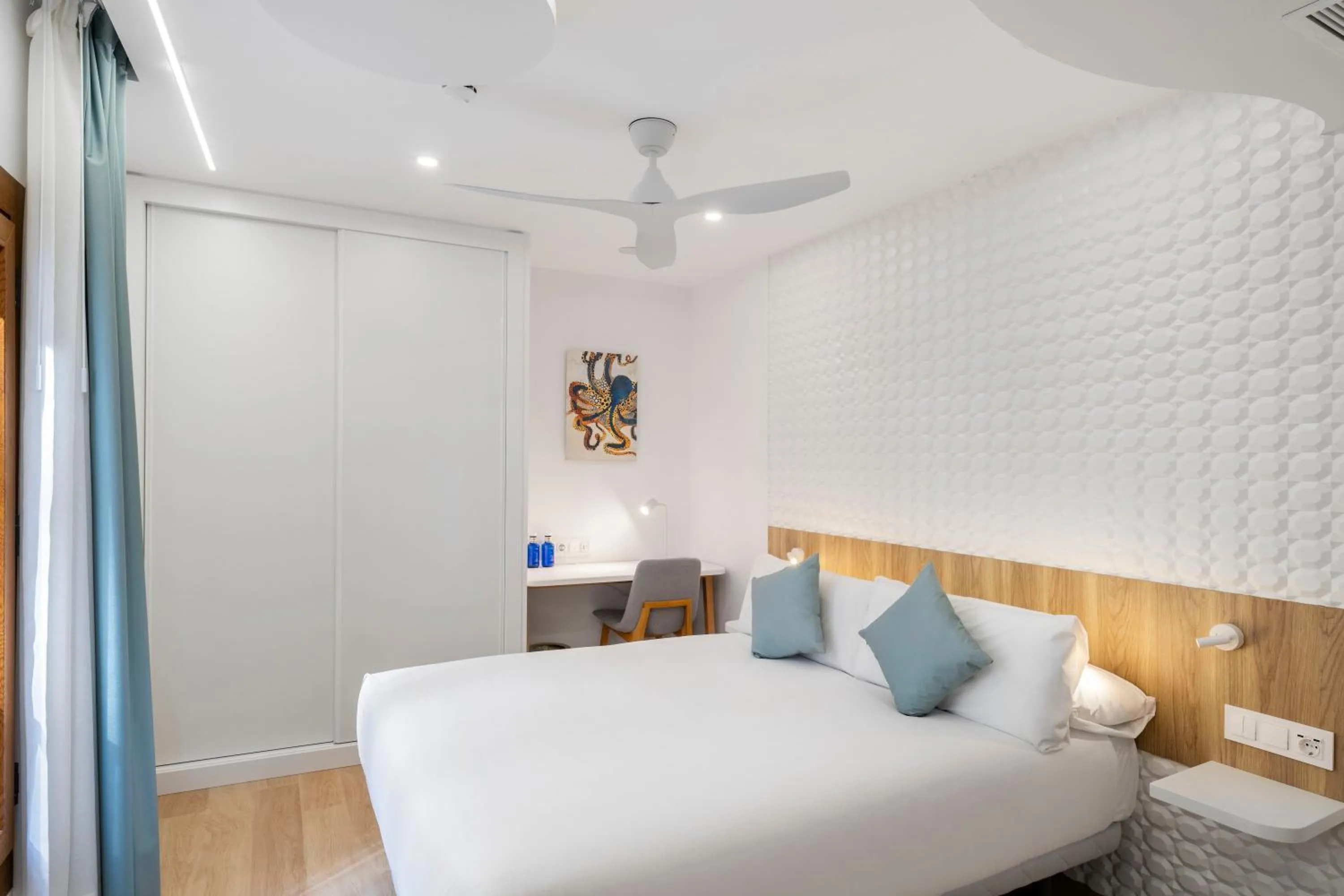 Bed in Odyssey Rooms Alicante