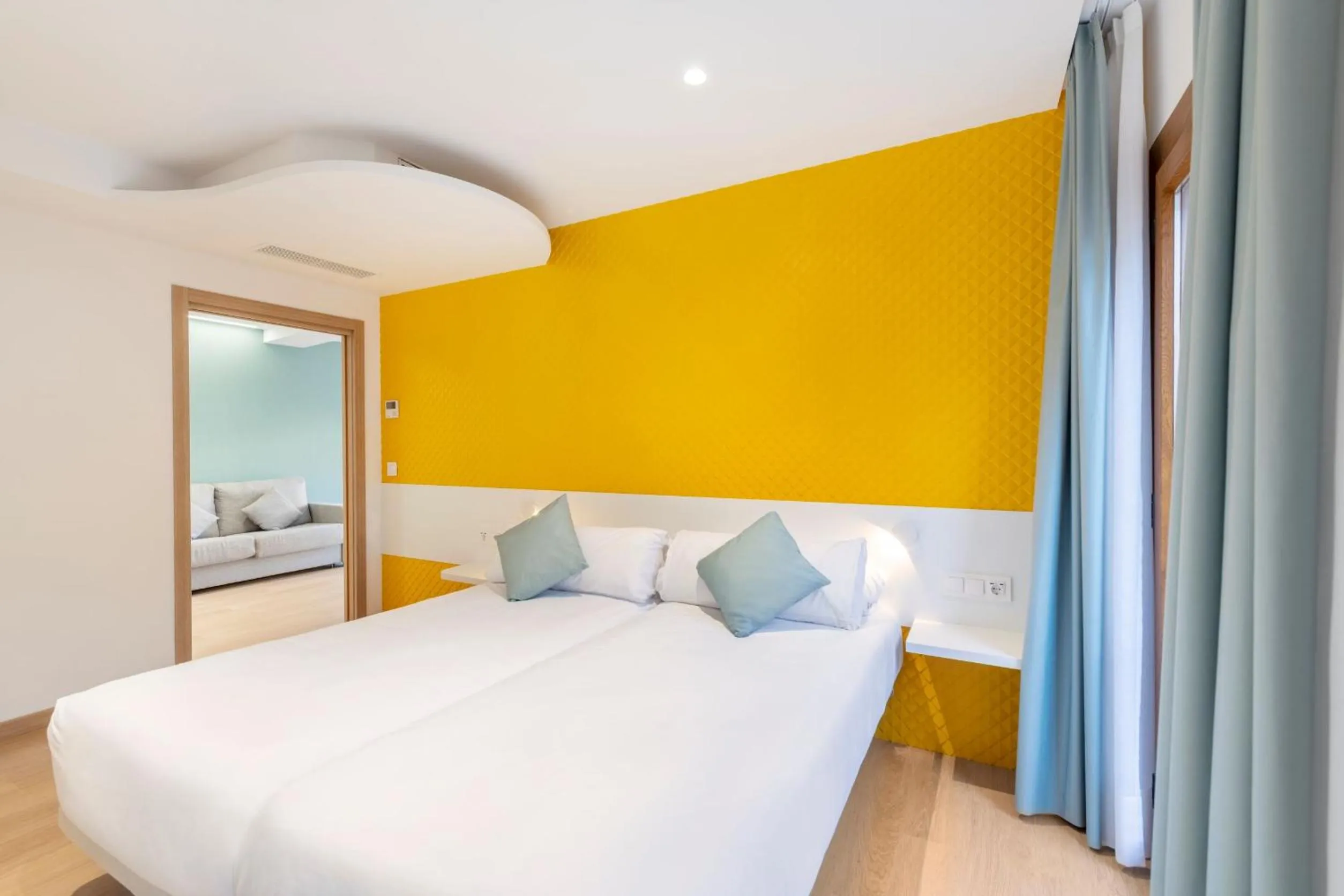 Bedroom, Bed in Odyssey Rooms Alicante