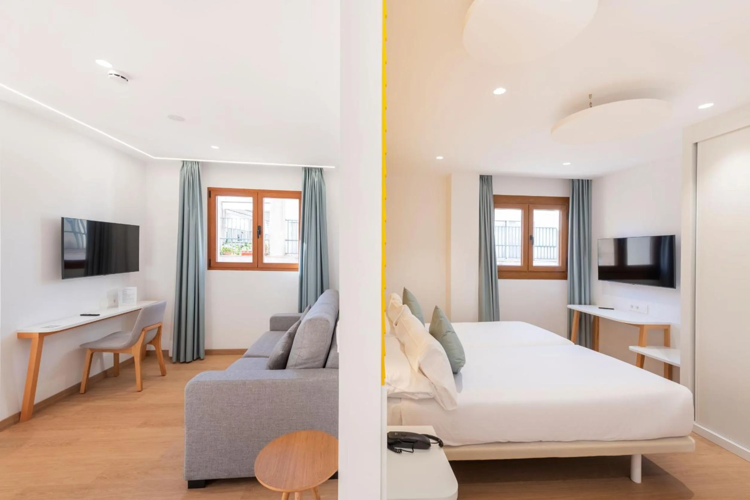 TV and multimedia, Bed in Odyssey Rooms Alicante