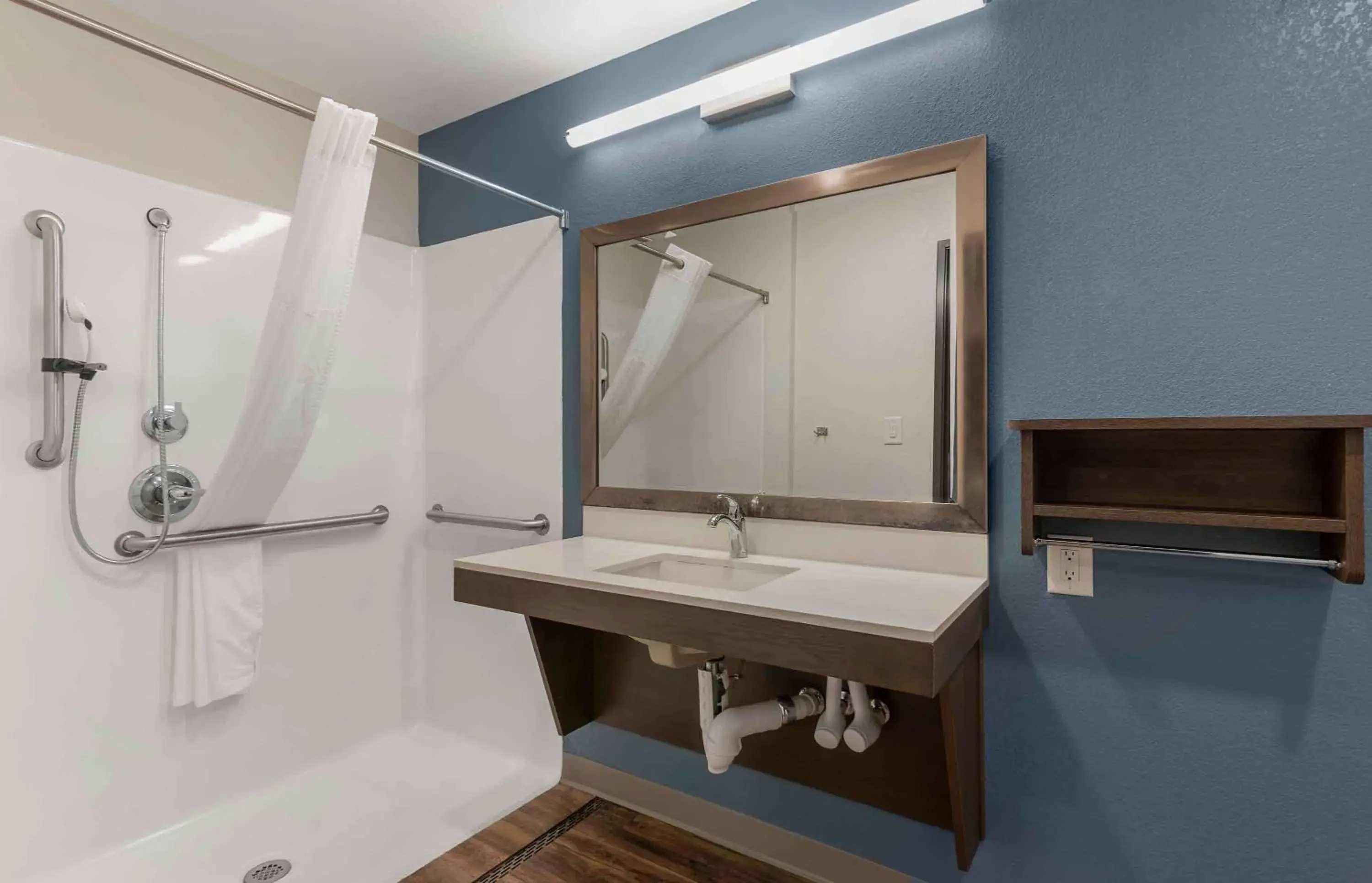 Bathroom in Extended Stay America Suites - Atlanta - Lithia Springs