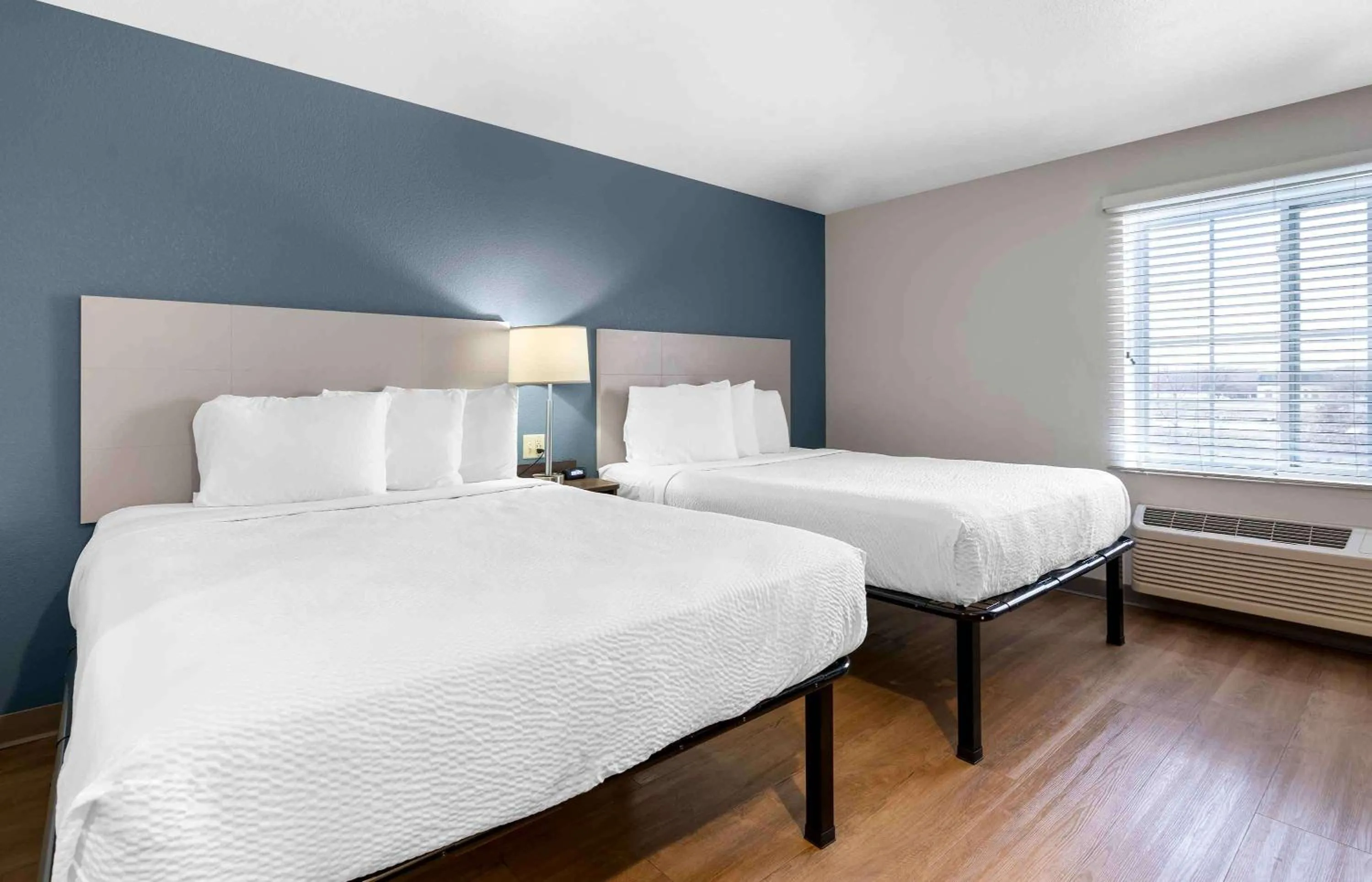 Bedroom, Bed in Extended Stay America Suites - Boston - Saugus