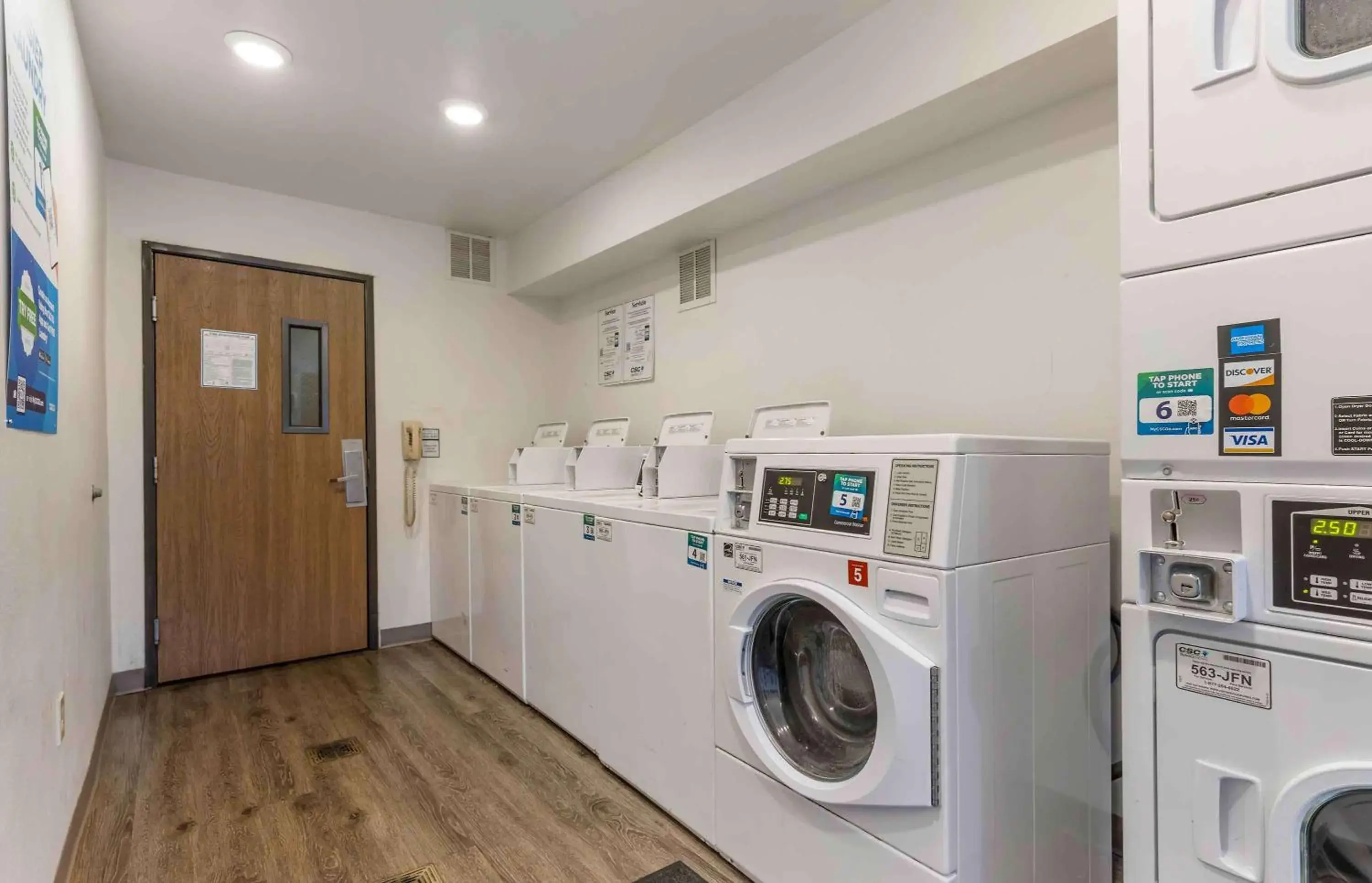 Property building in Extended Stay America Select Suites - Fayetteville - I-49 Property building in Extended Stay America Select Suites - Fayetteville - I-49