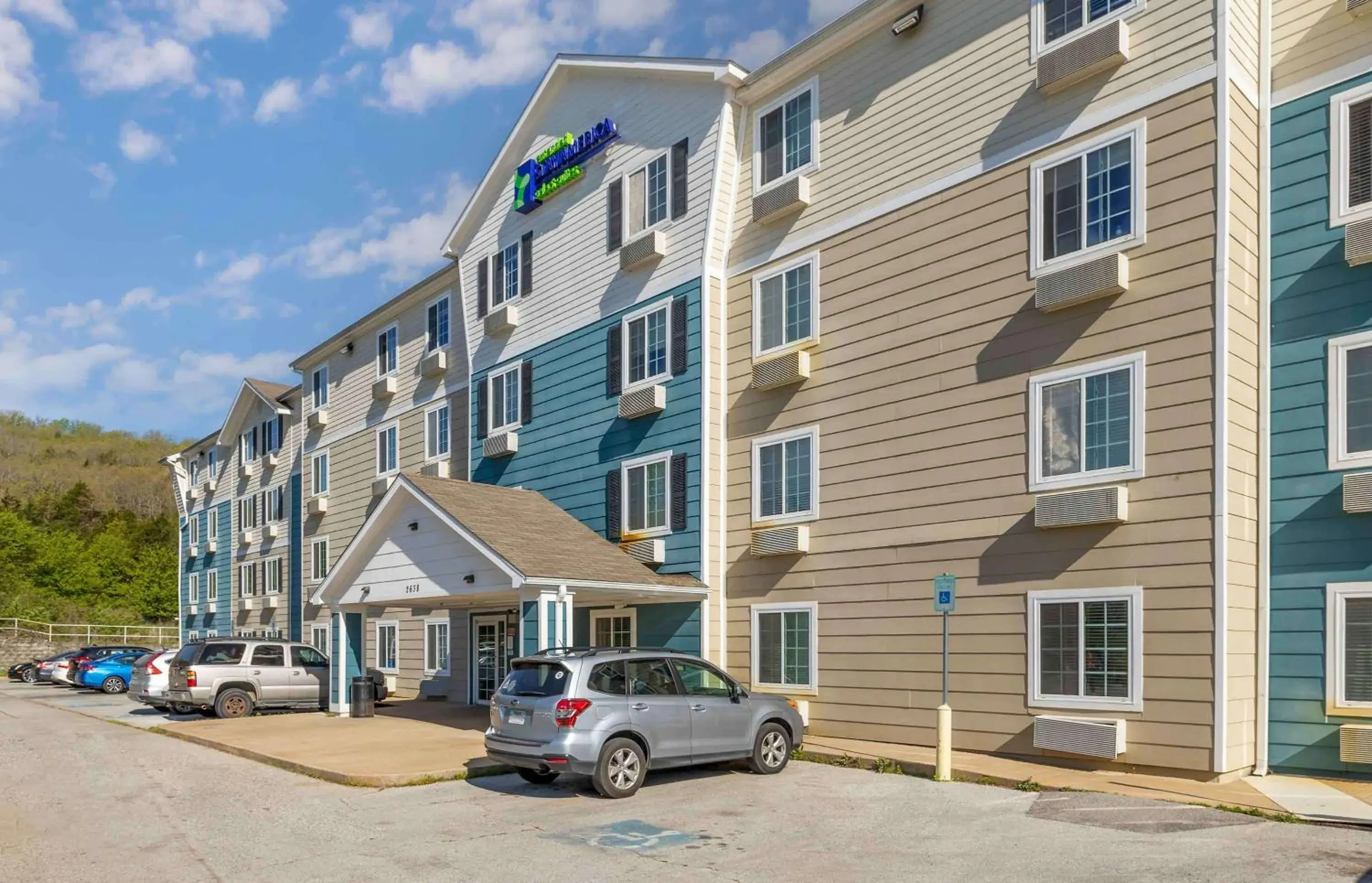 Property building in Extended Stay America Select Suites - Fayetteville - I-49 Property building in Extended Stay America Select Suites - Fayetteville - I-49