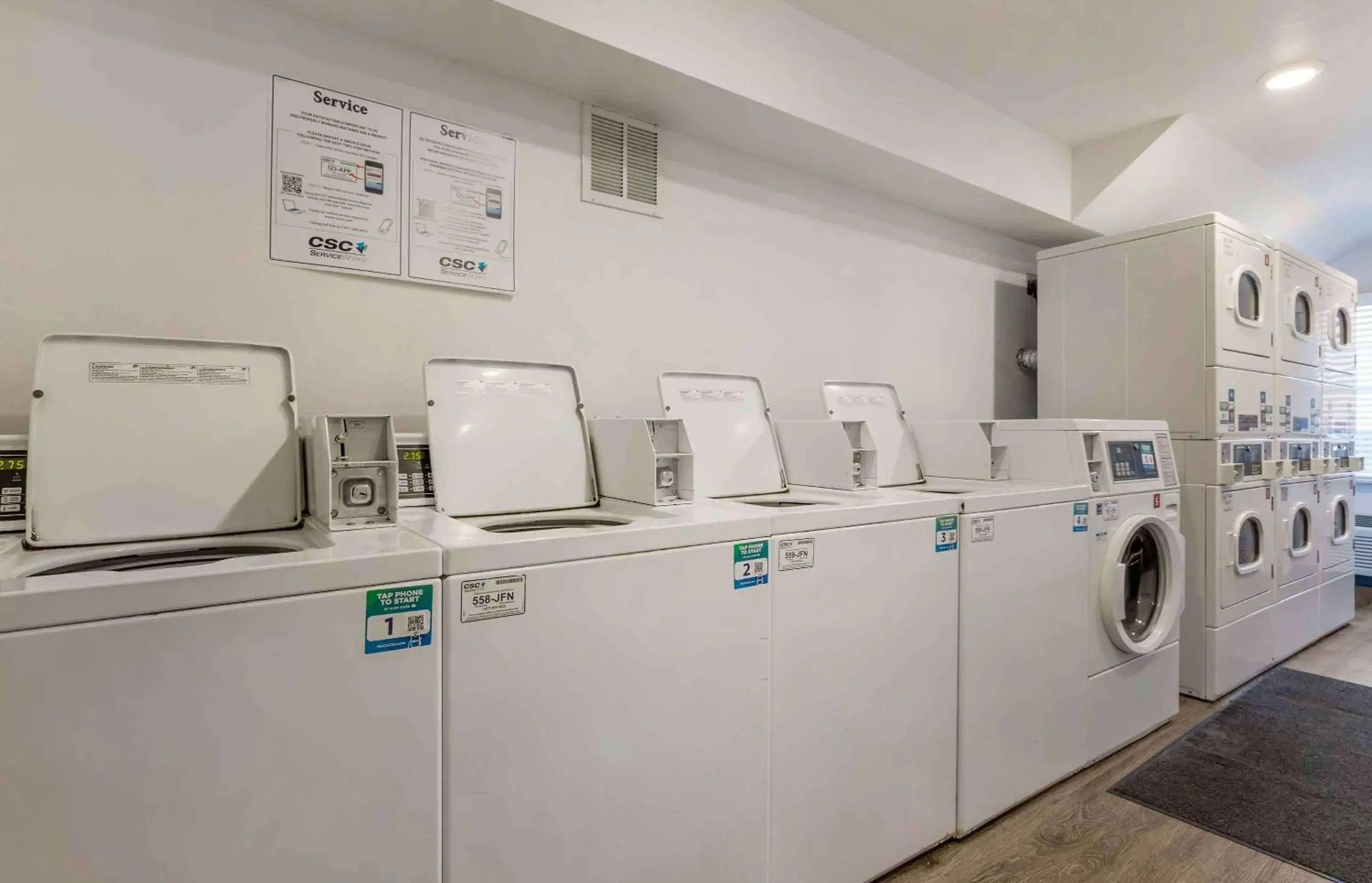 Property building in Extended Stay America Select Suites - Fayetteville - I-49 Property building in Extended Stay America Select Suites - Fayetteville - I-49