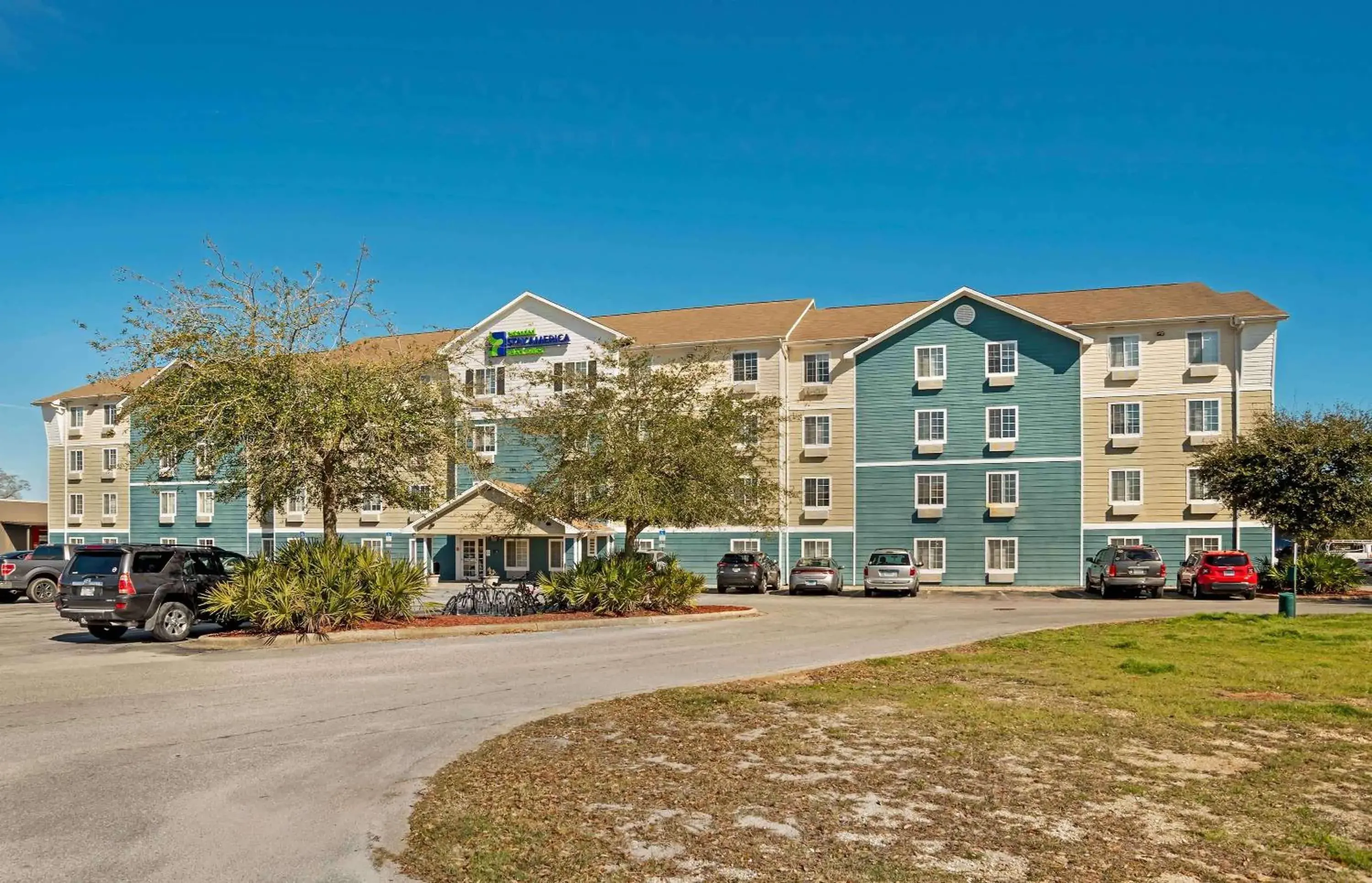 Property building in Extended Stay America Select Suites - Fort Walton Beach Property building in Extended Stay America Select Suites - Fort Walton Beach