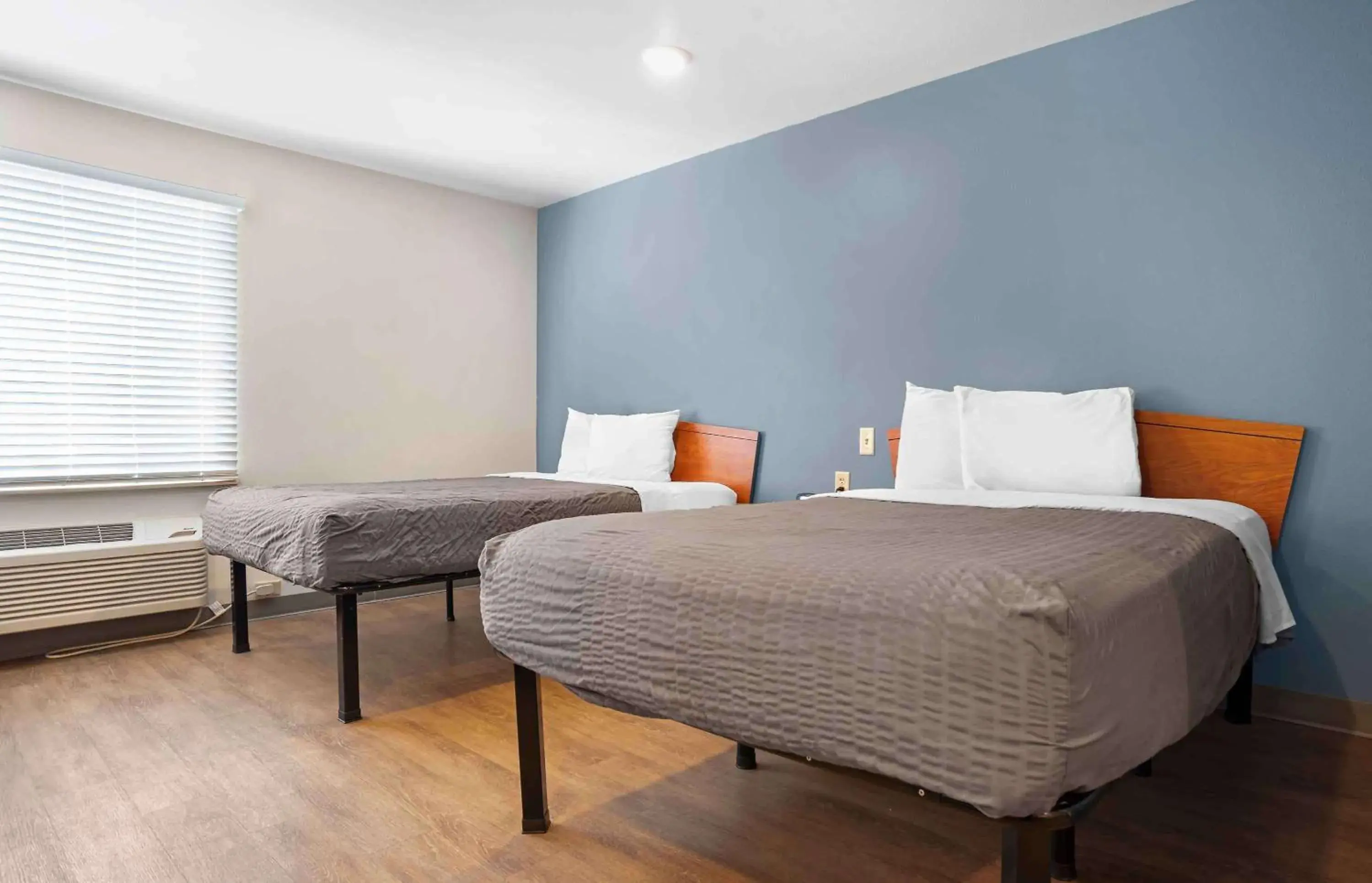 Bedroom, Bed in Extended Stay America Select Suites - Fort Walton Beach Bedroom, Bed in Extended Stay America Select Suites - Fort Walton Beach