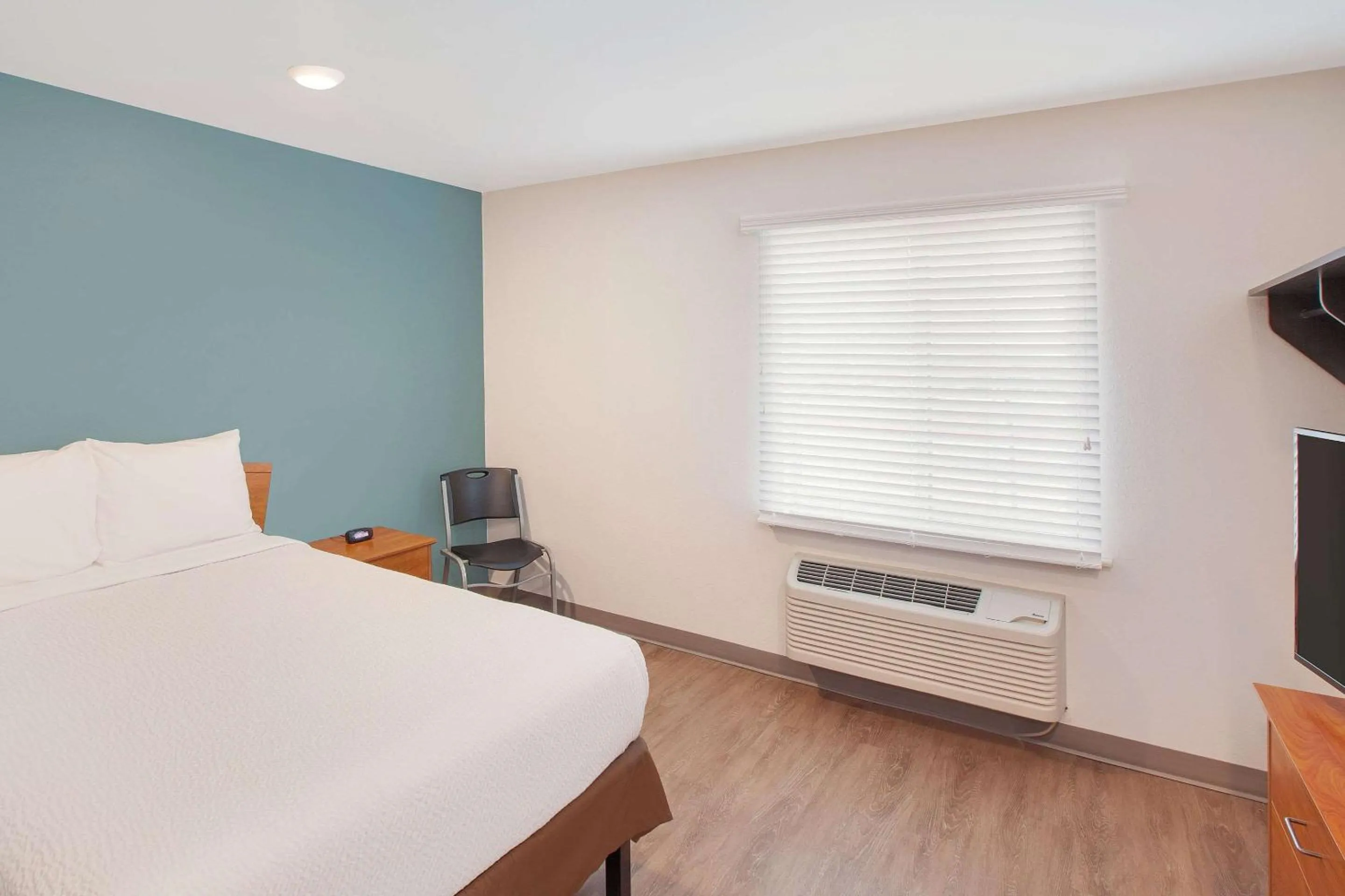 Photo of the whole room, Bed in WoodSpring Suites Harlingen