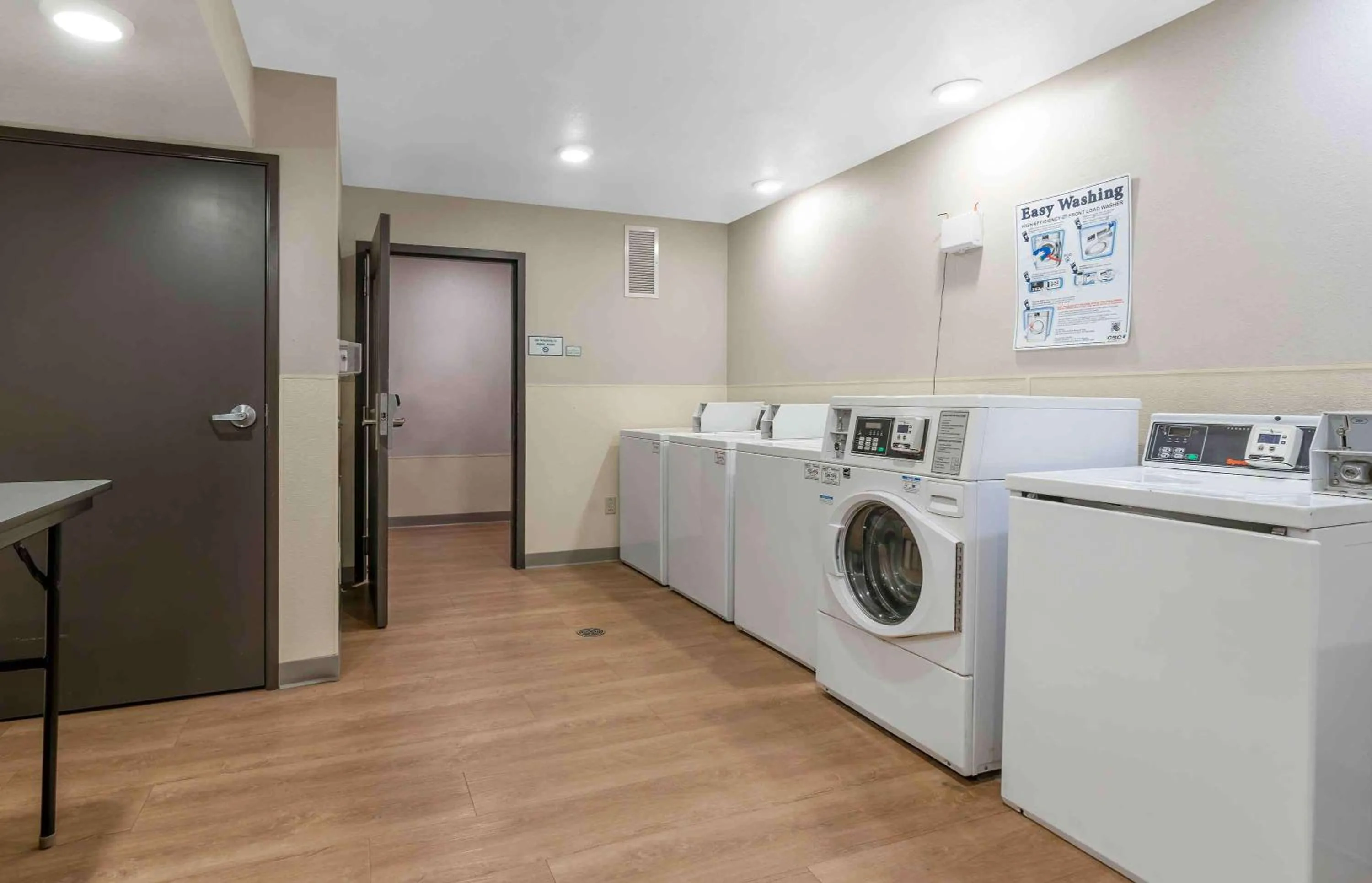 Property building in Extended Stay America Select Suites - Louisville - Airport