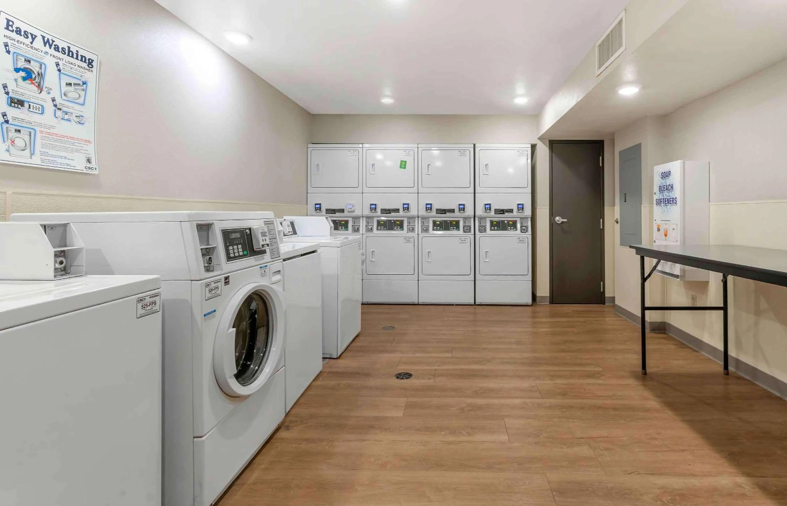 Property building in Extended Stay America Select Suites - Louisville - Airport