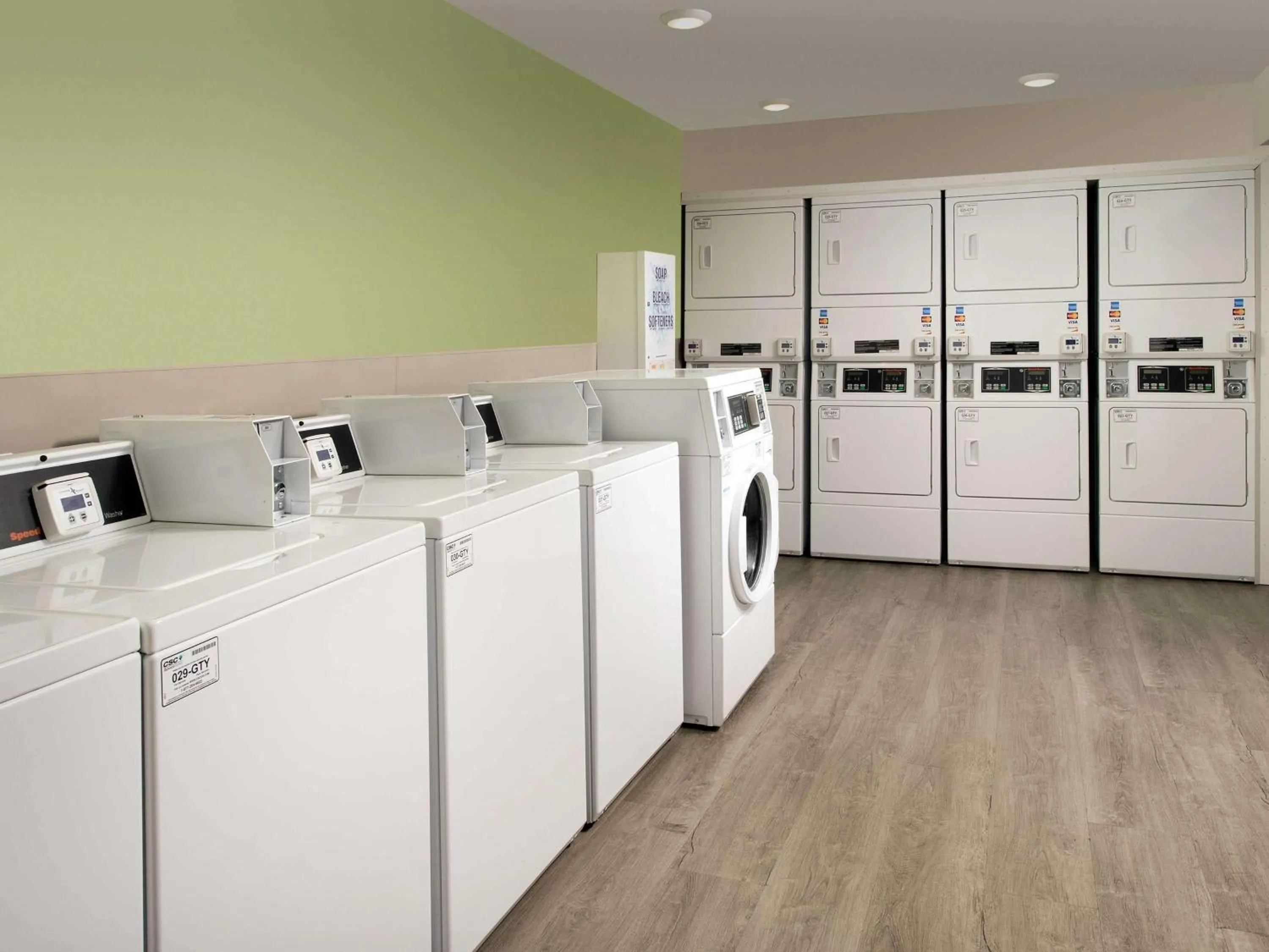 Property building in Extended Stay America Suites - Minneapolis - Fridley