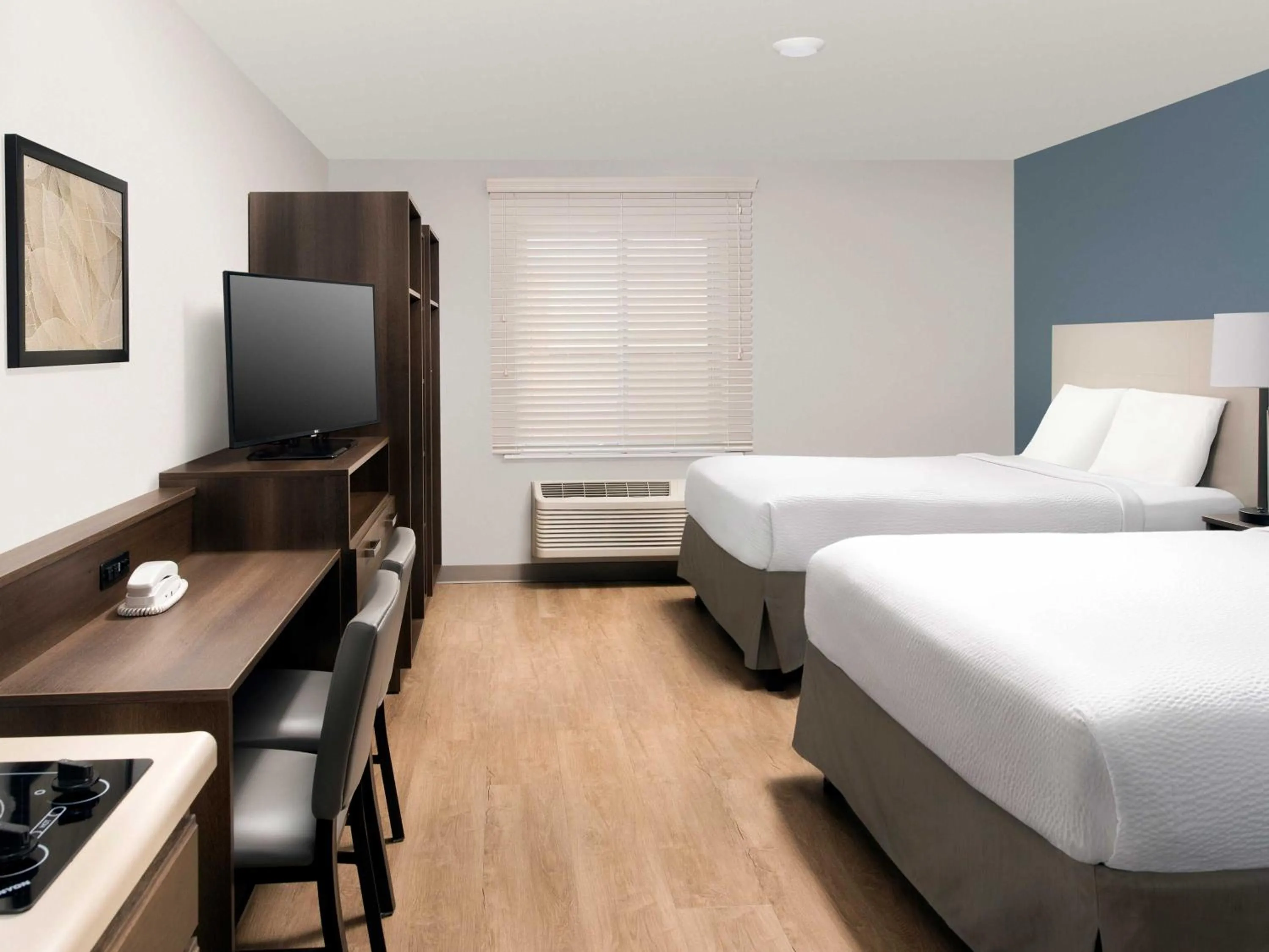 Bed in Extended Stay America Suites - Minneapolis - Fridley
