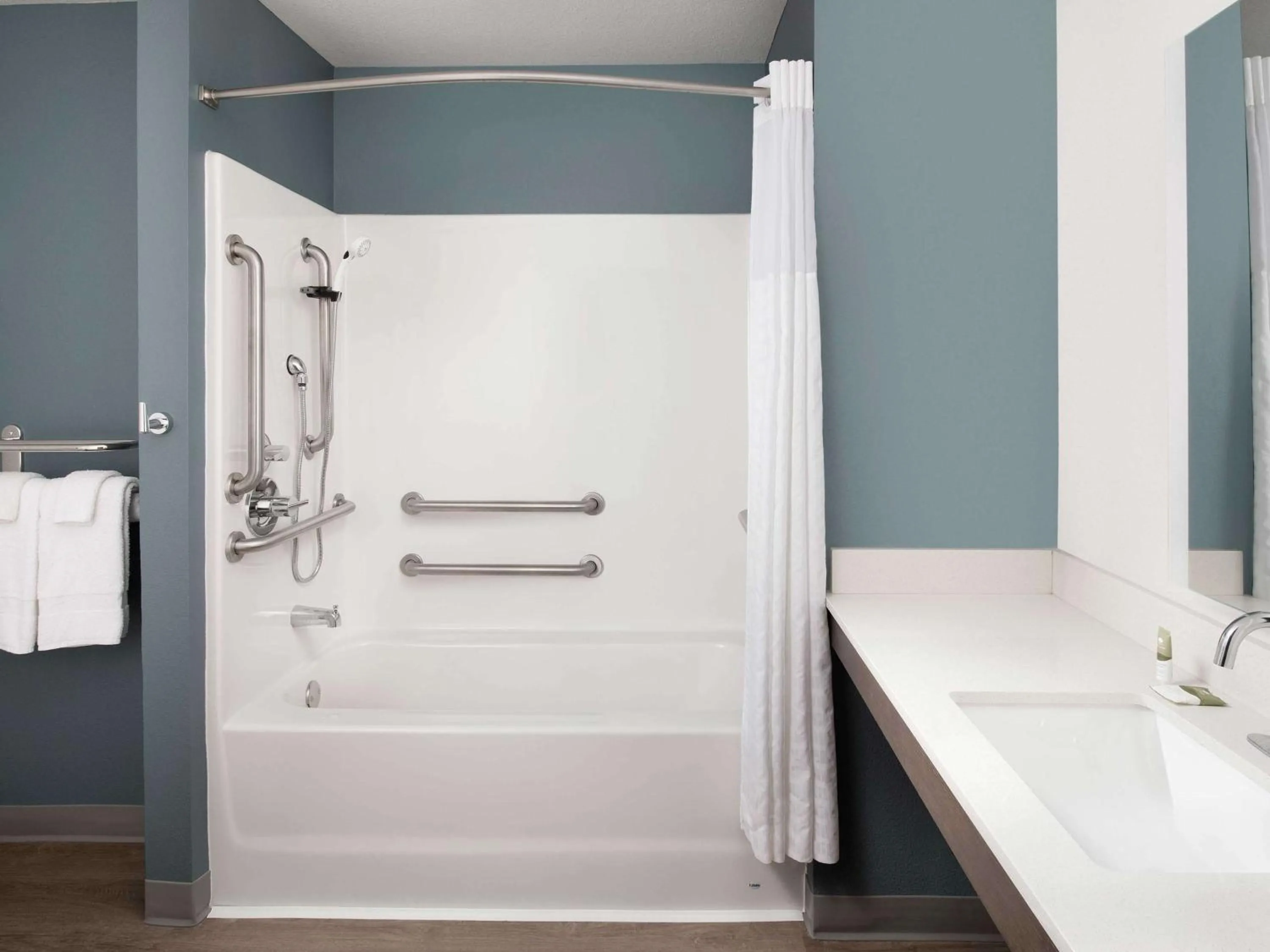 Bathroom in Extended Stay America Suites - Minneapolis - Fridley