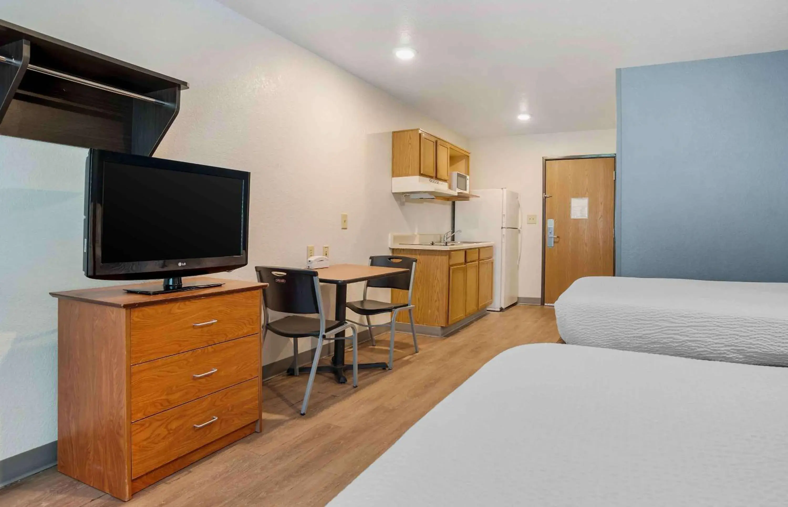 Bedroom, Bed in Extended Stay America Select Suites - Montgomery