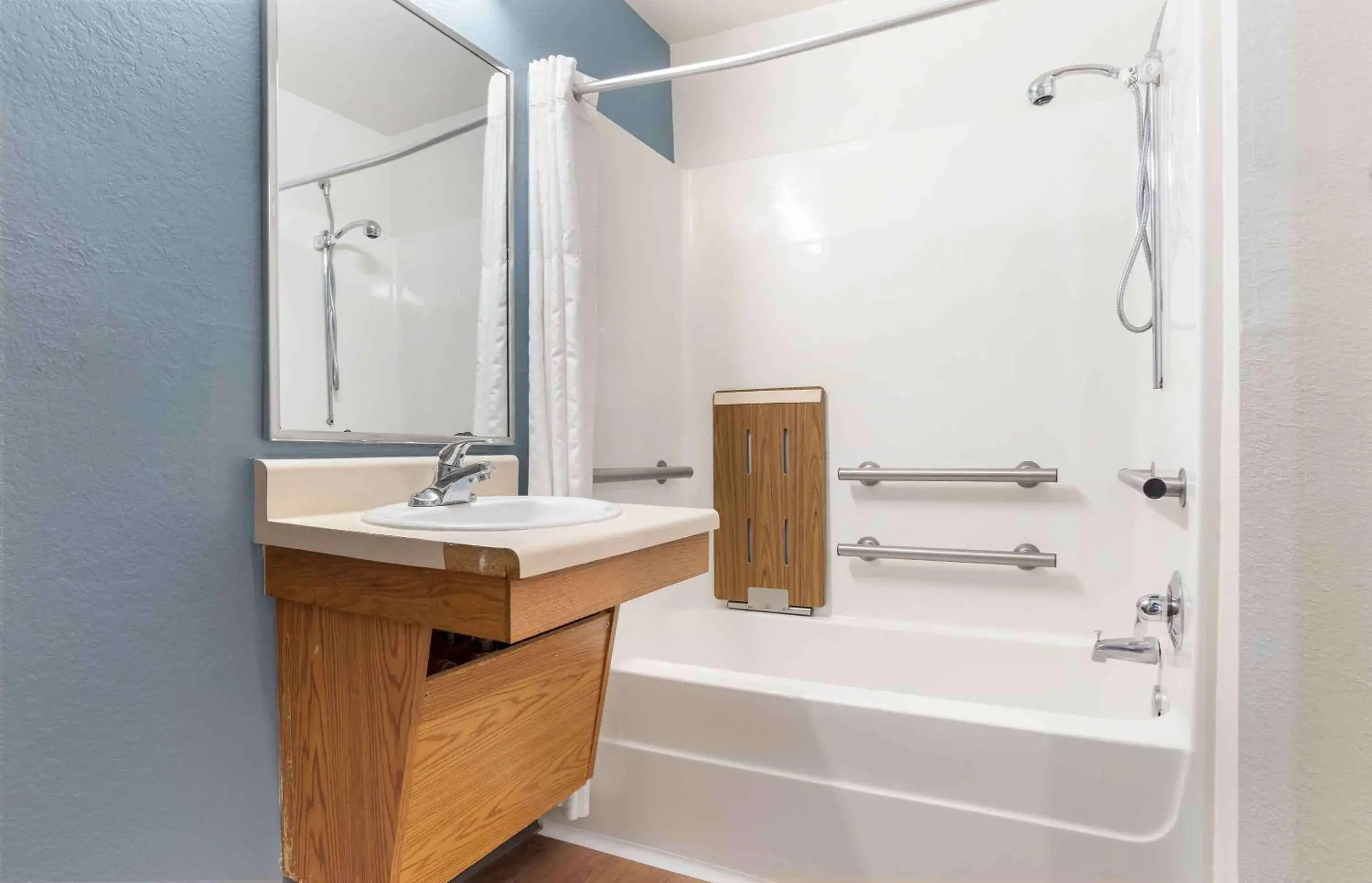 Bathroom in Extended Stay America Select Suites - Montgomery