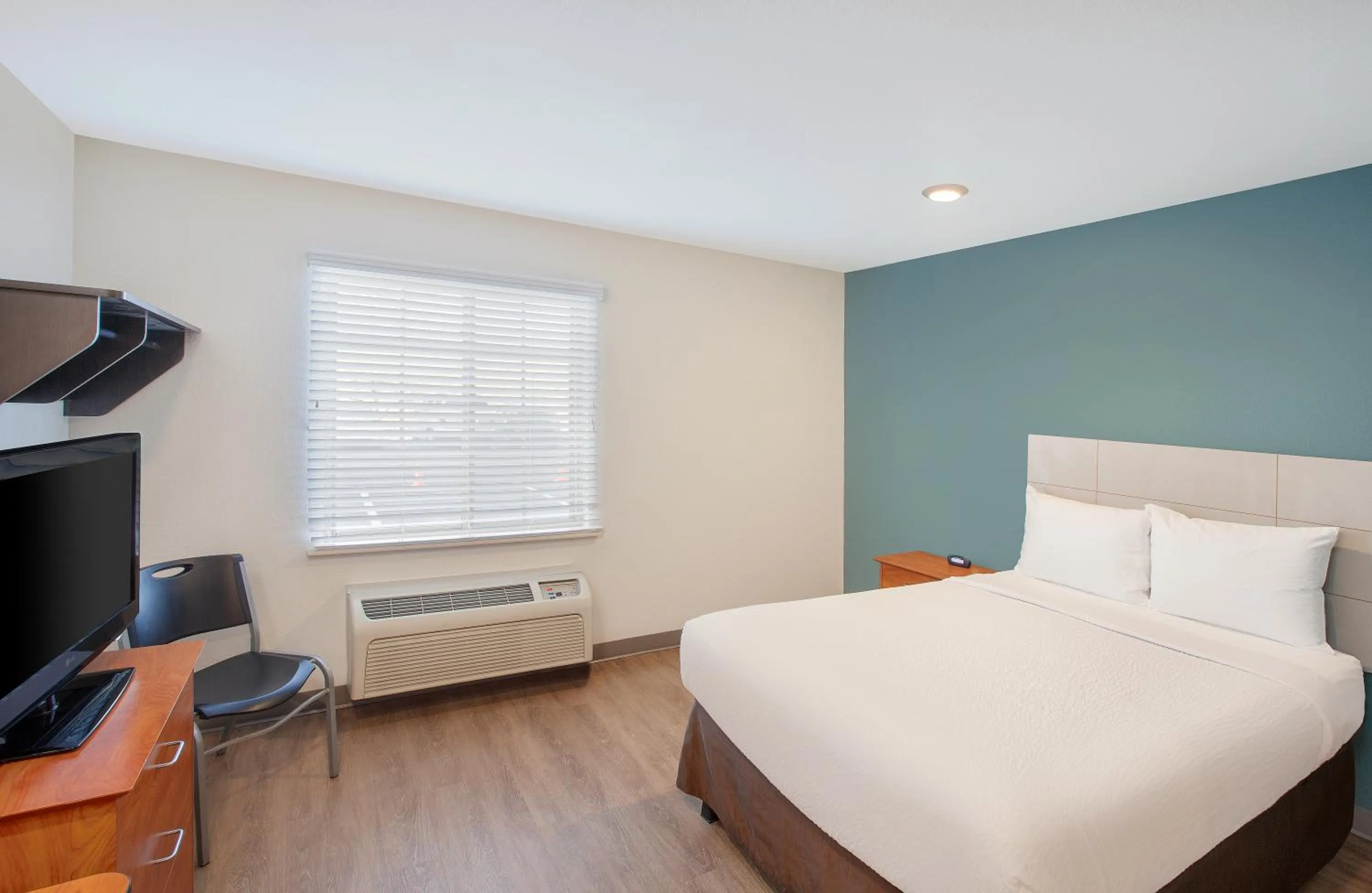 Bed in Extended Stay America Select Suites - Panama City - Callaway