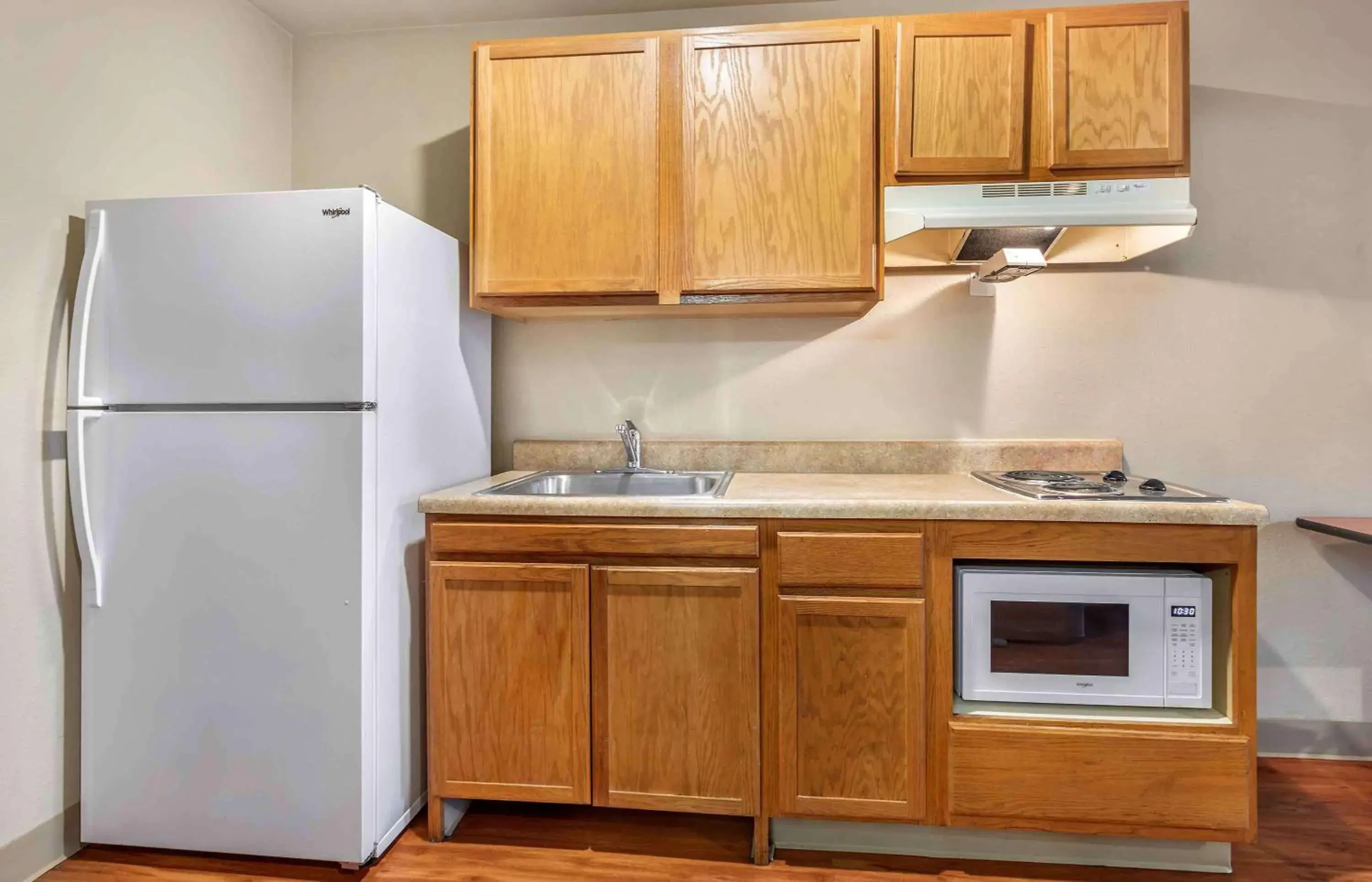 Bedroom, Kitchen/Kitchenette in Extended Stay America Select Suites - Shreveport - Airport