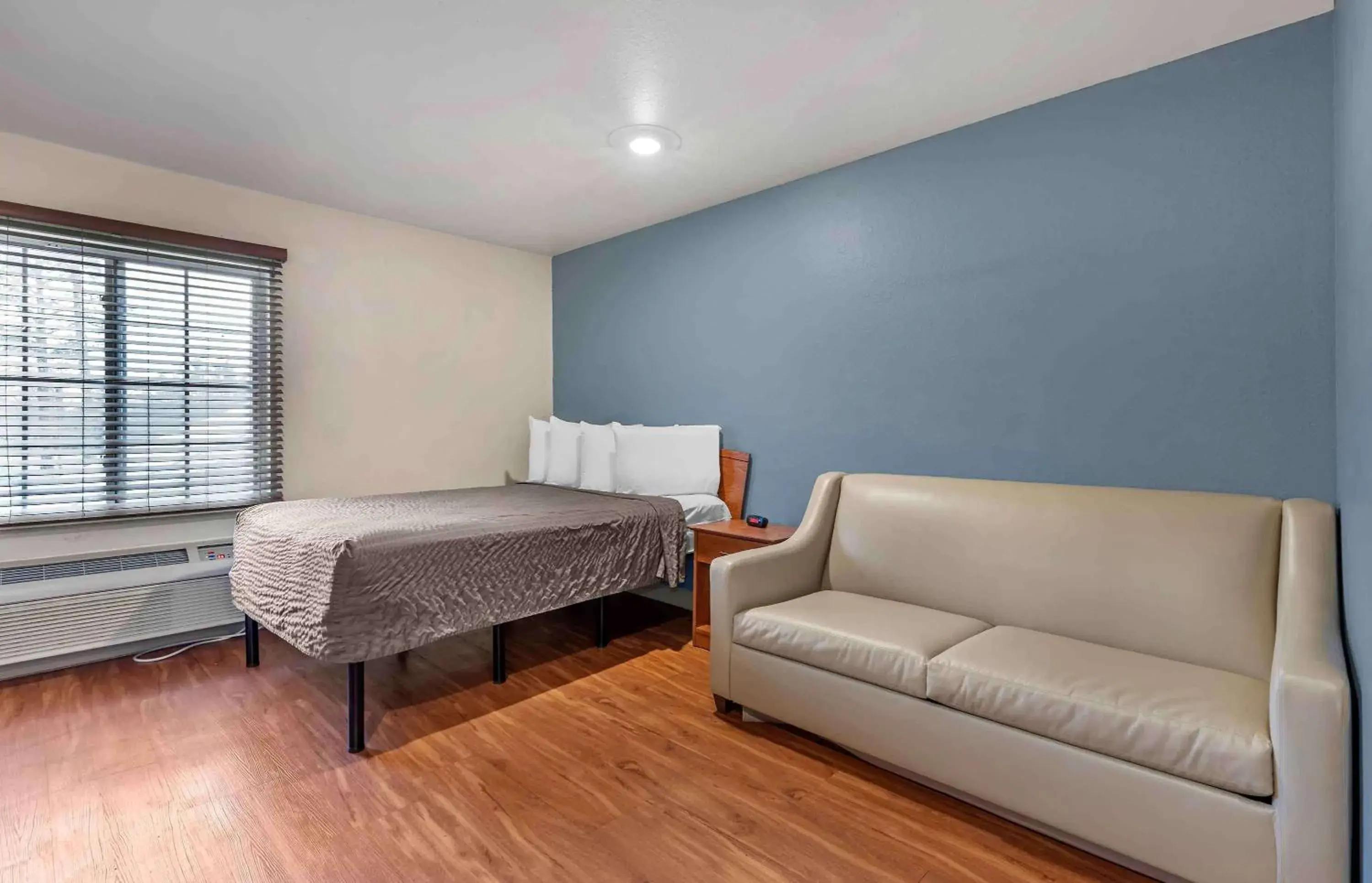 Bedroom in Extended Stay America Select Suites - Shreveport - Airport