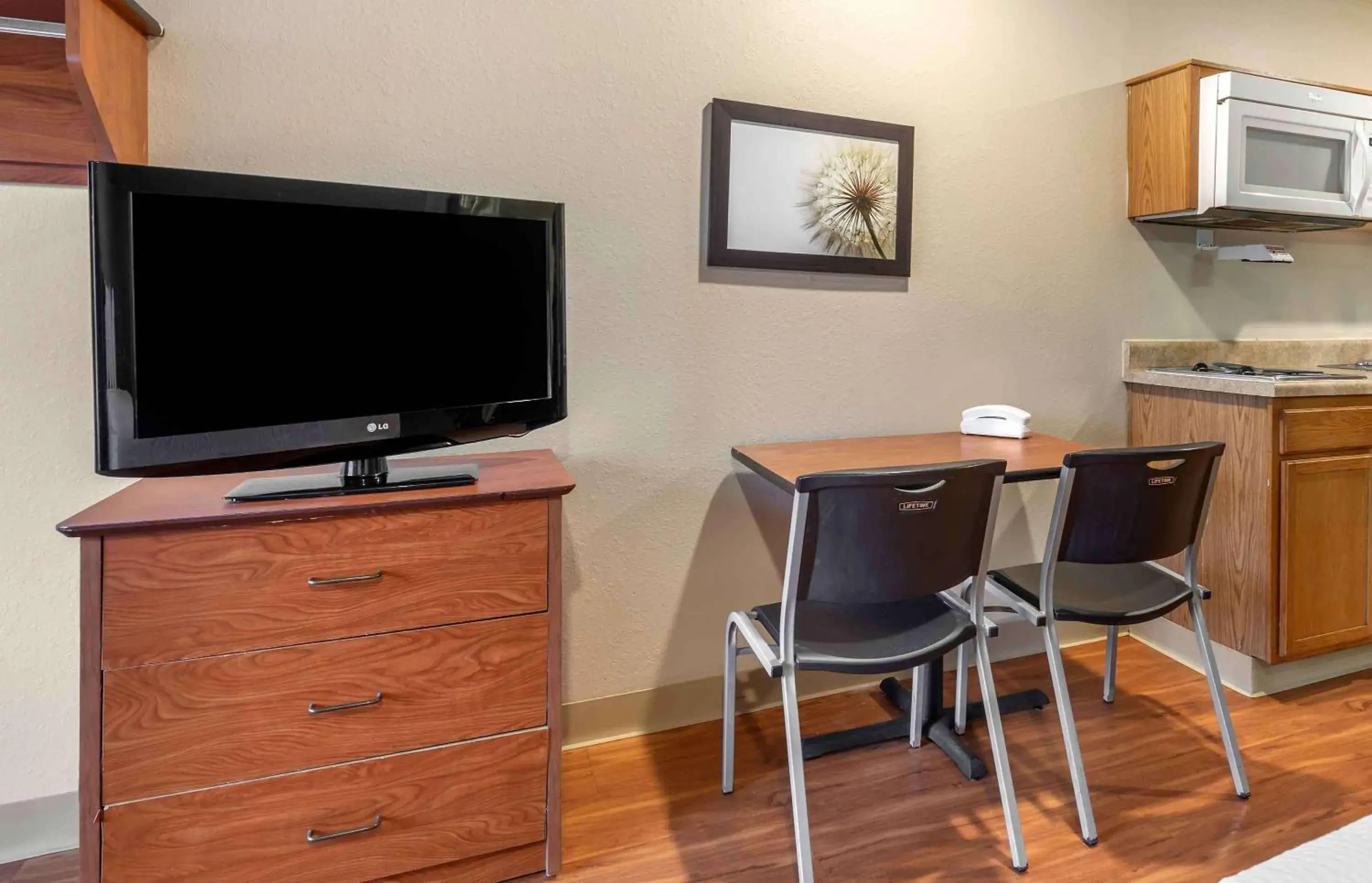 Bedroom, TV/Entertainment Center in Extended Stay America Select Suites - Shreveport - Airport