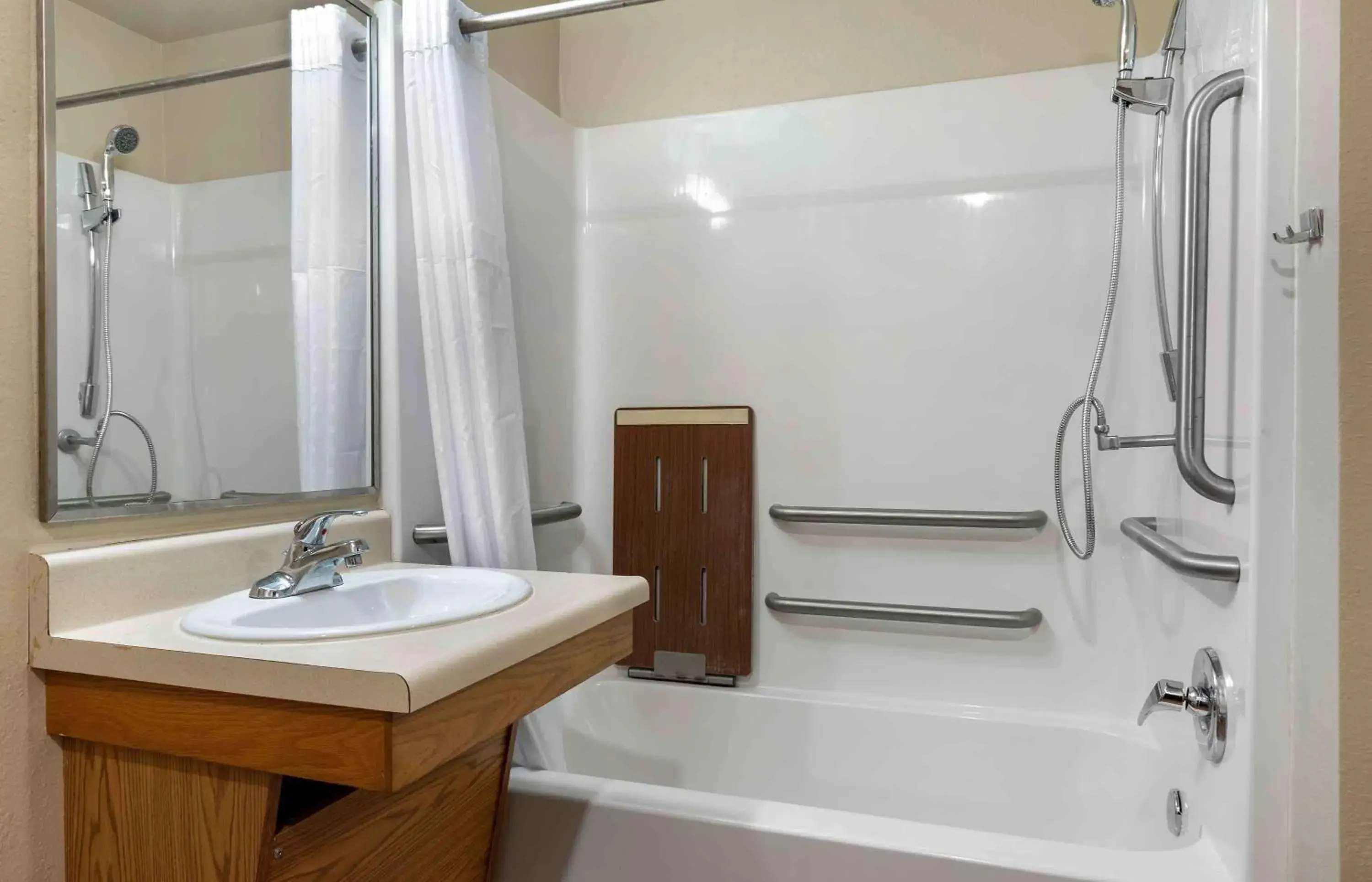 Bathroom in Extended Stay America Select Suites - Shreveport - Airport