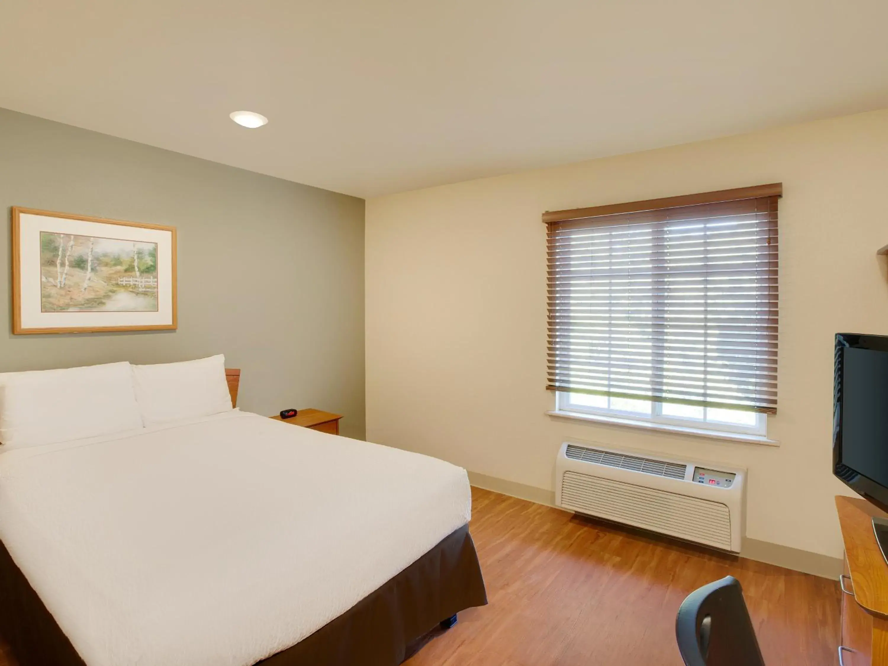 Bed in Extended Stay America Select Suites - Shreveport - Airport