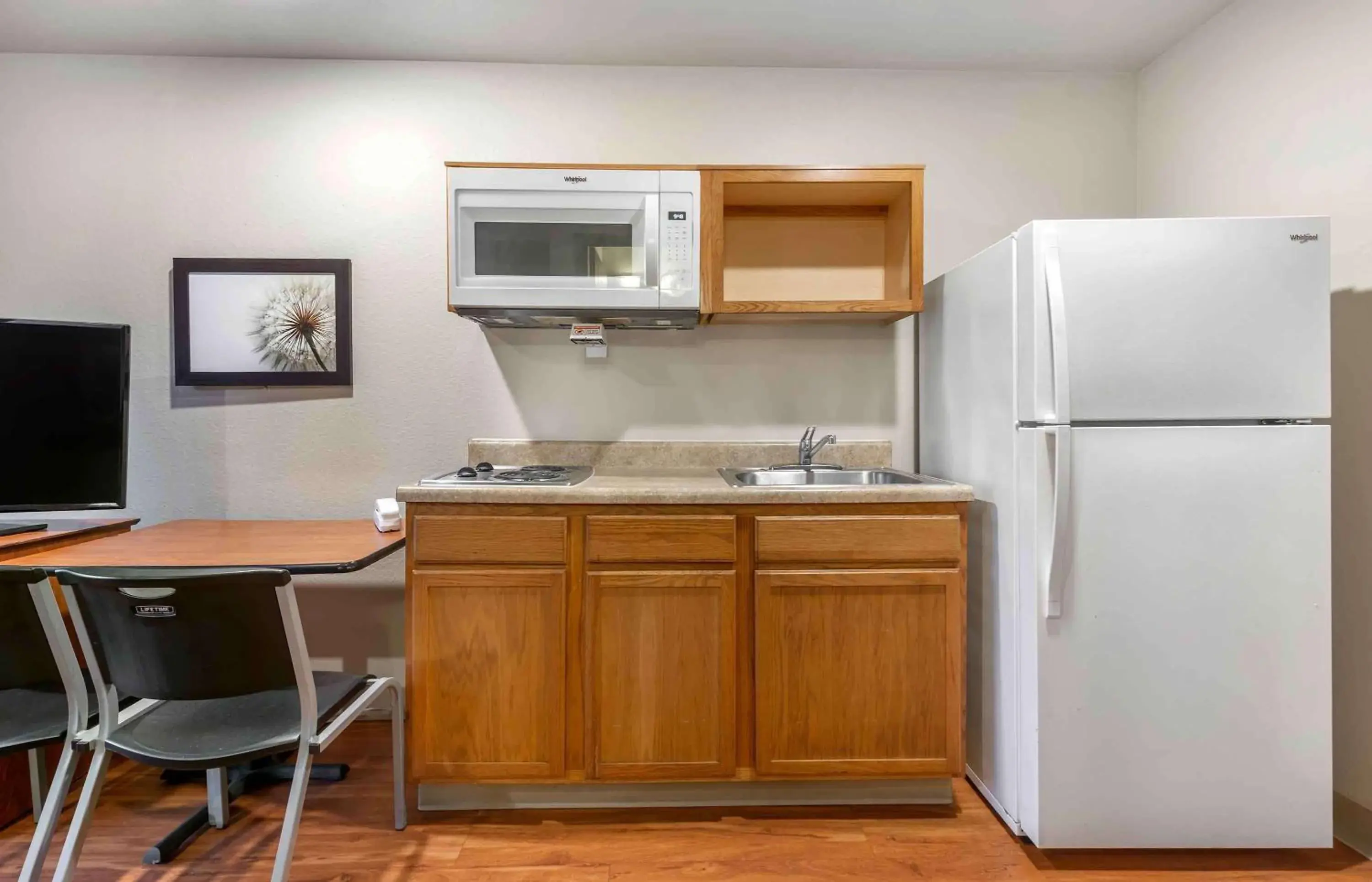 Bedroom, Kitchen/Kitchenette in Extended Stay America Select Suites - Shreveport - Airport