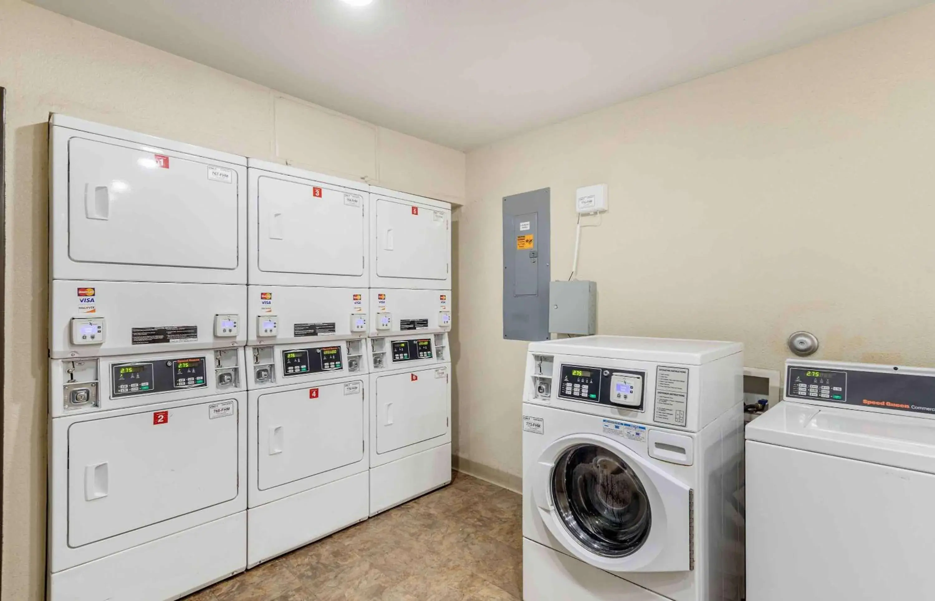 Property building in Extended Stay America Select Suites - Tuscaloosa Property building in Extended Stay America Select Suites - Tuscaloosa