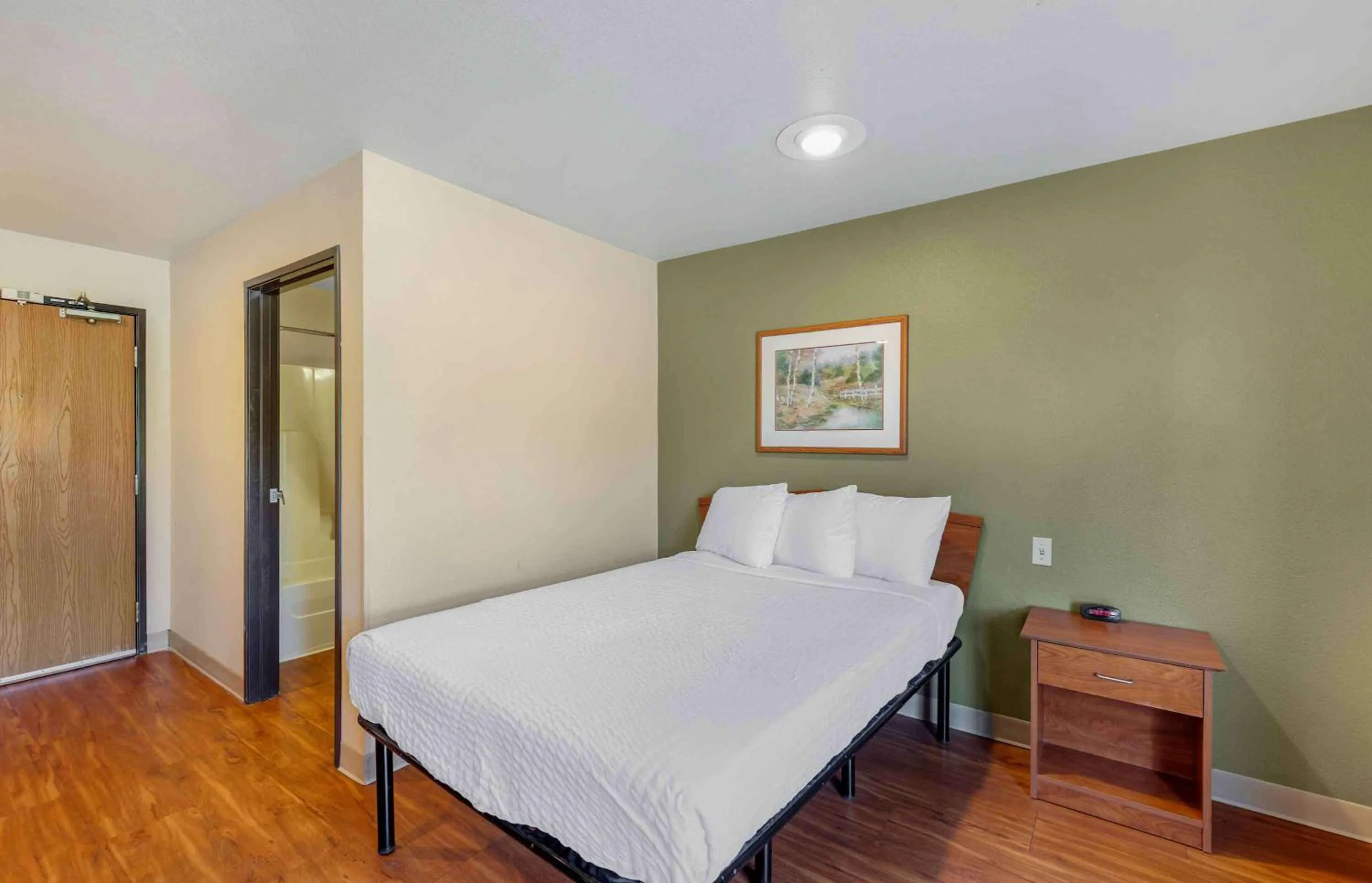 Bedroom, Bed in Extended Stay America Select Suites - Tuscaloosa