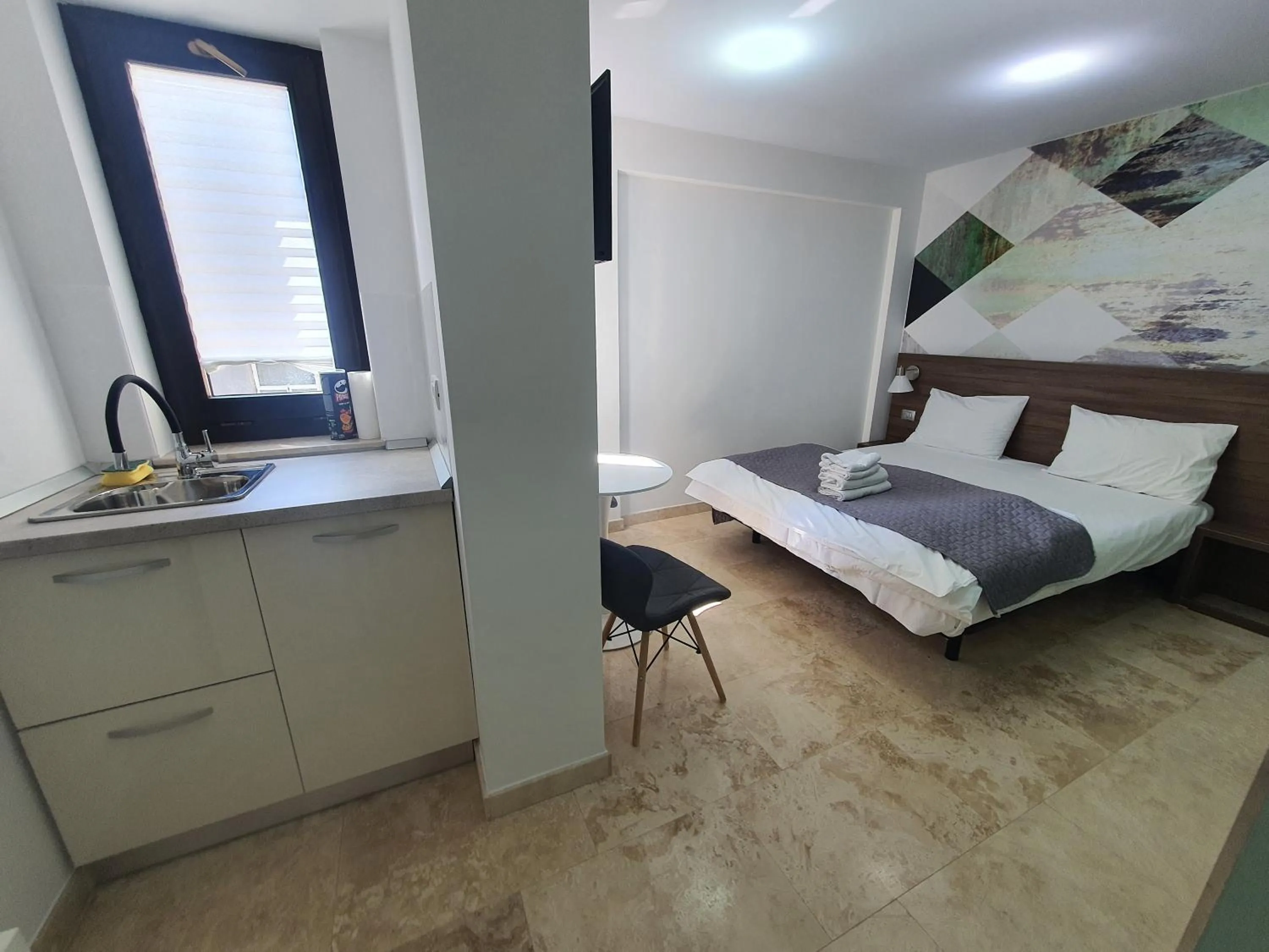 Kitchen or kitchenette, Bed in Dacia Residence Apartments