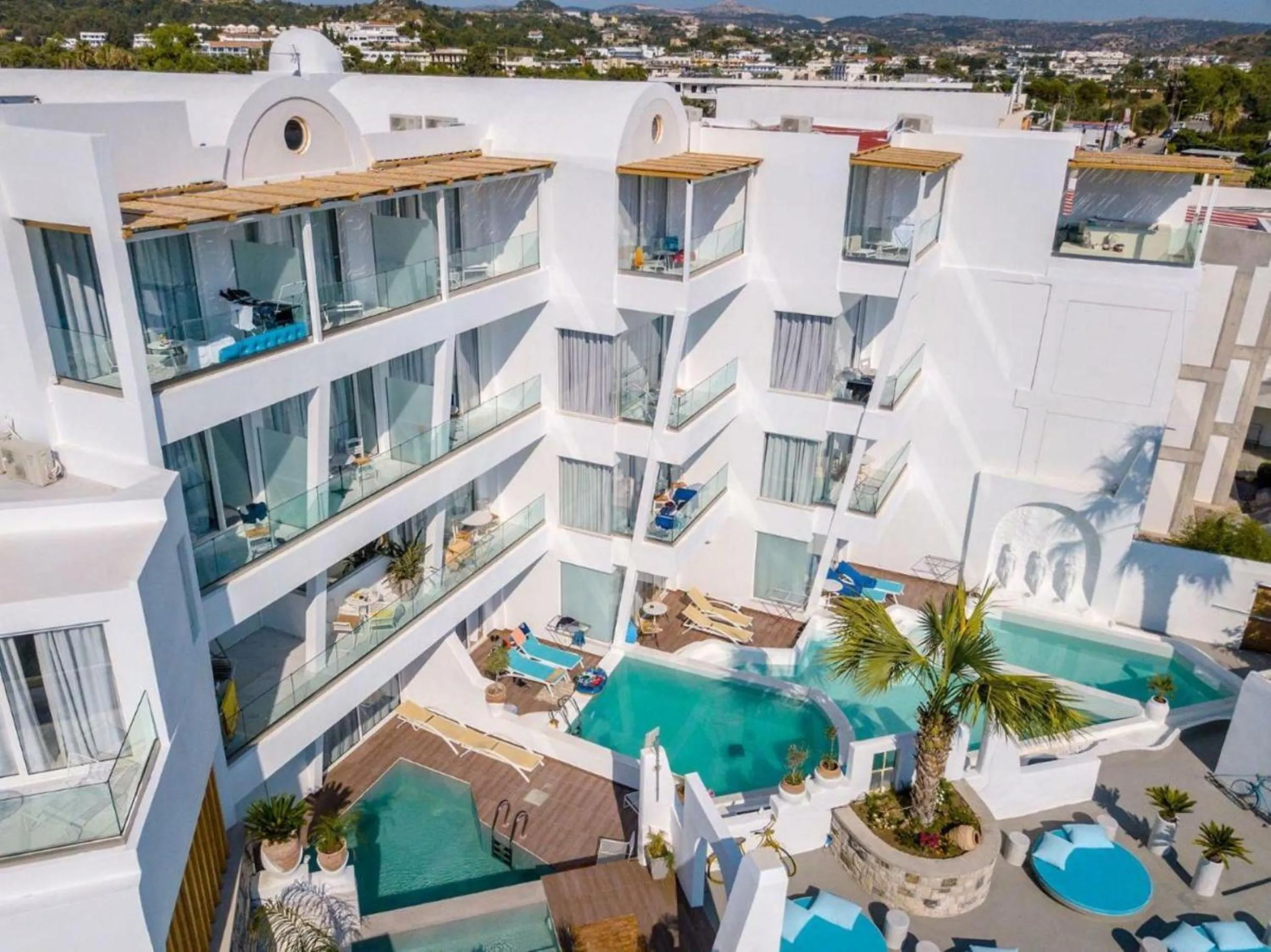 Property building in Kouros Home & Suites