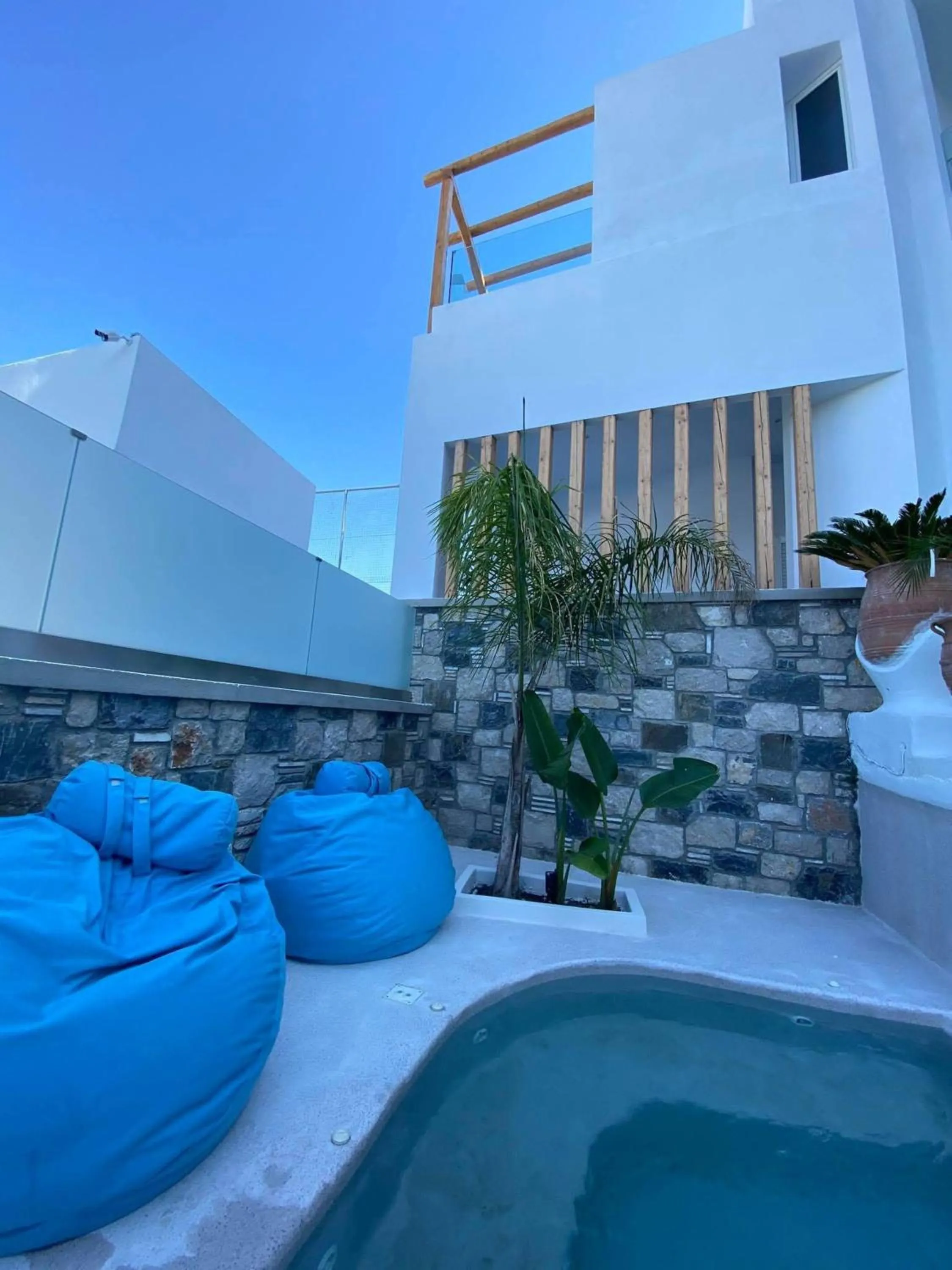 Hot Spring Bath in Kouros Home & Suites