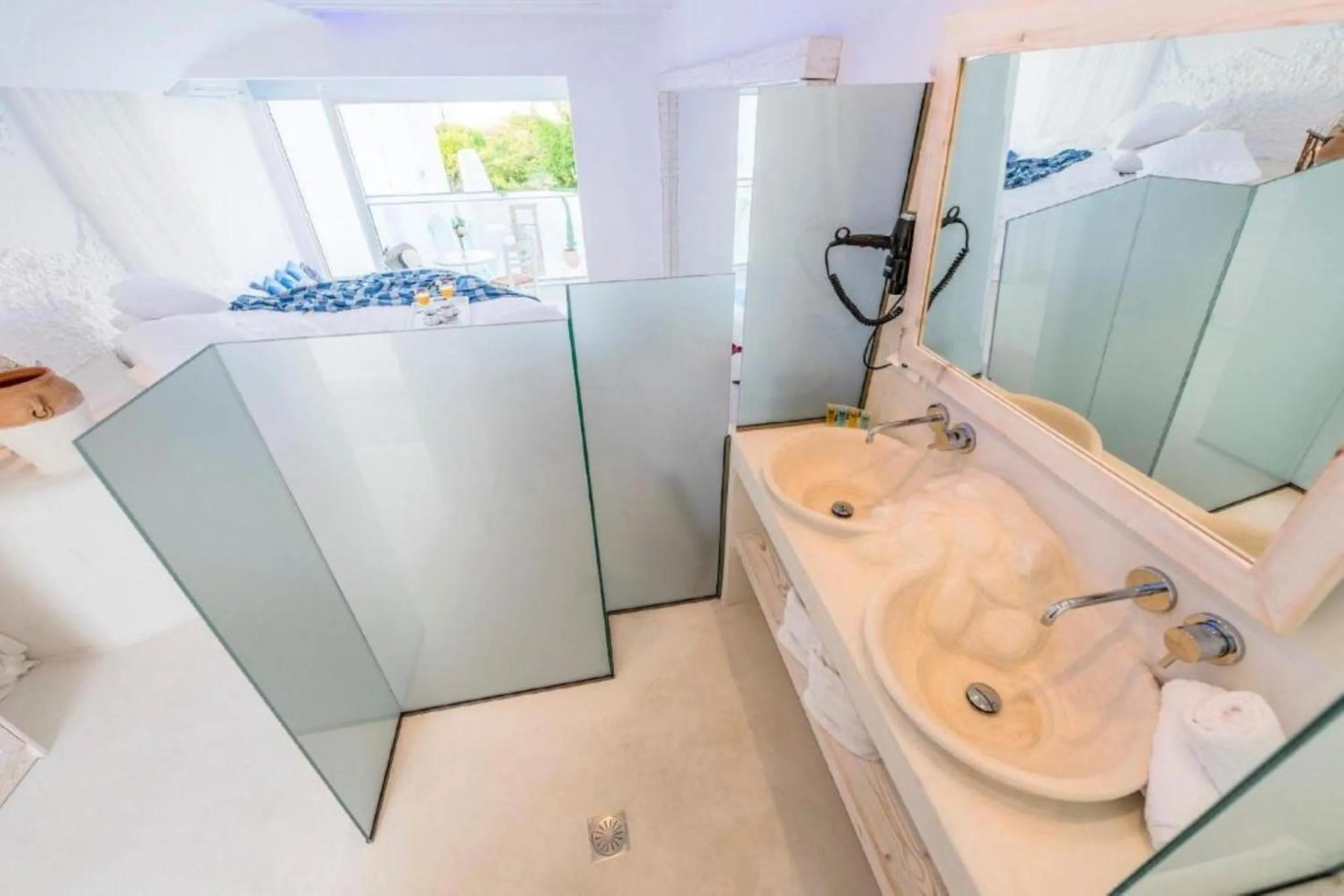 Shower in Kouros Home & Suites