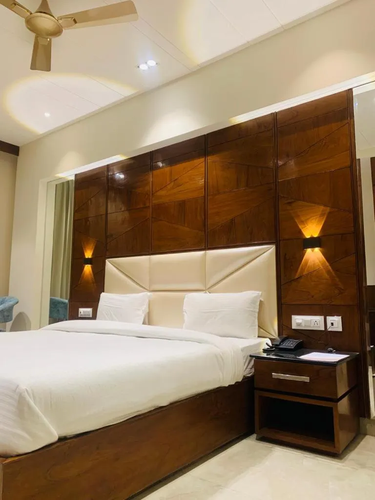 Bed in Hotel West End View A Unit of Hotel SC Residency