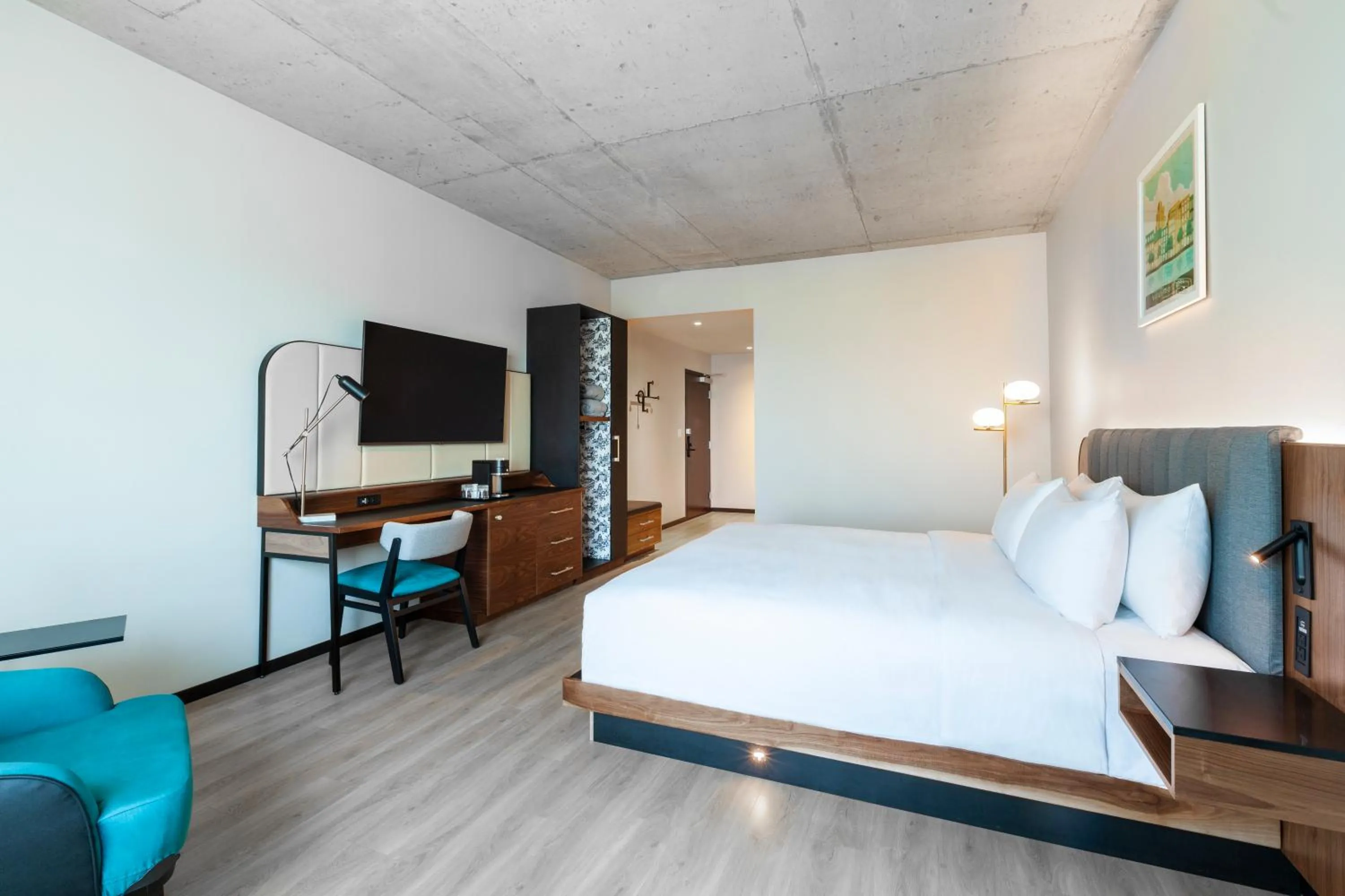 acessibility, Bed in Hyatt Centric Montreal