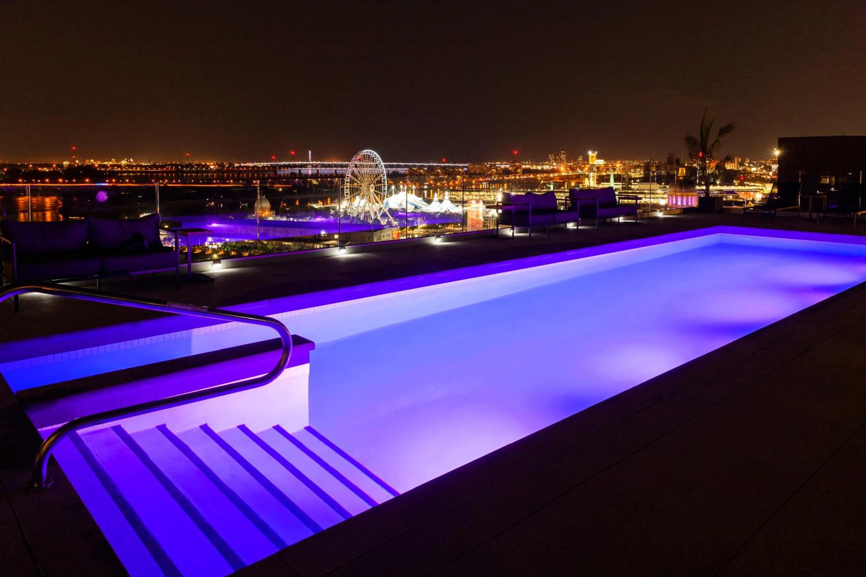 Swimming pool in Hyatt Centric Montreal